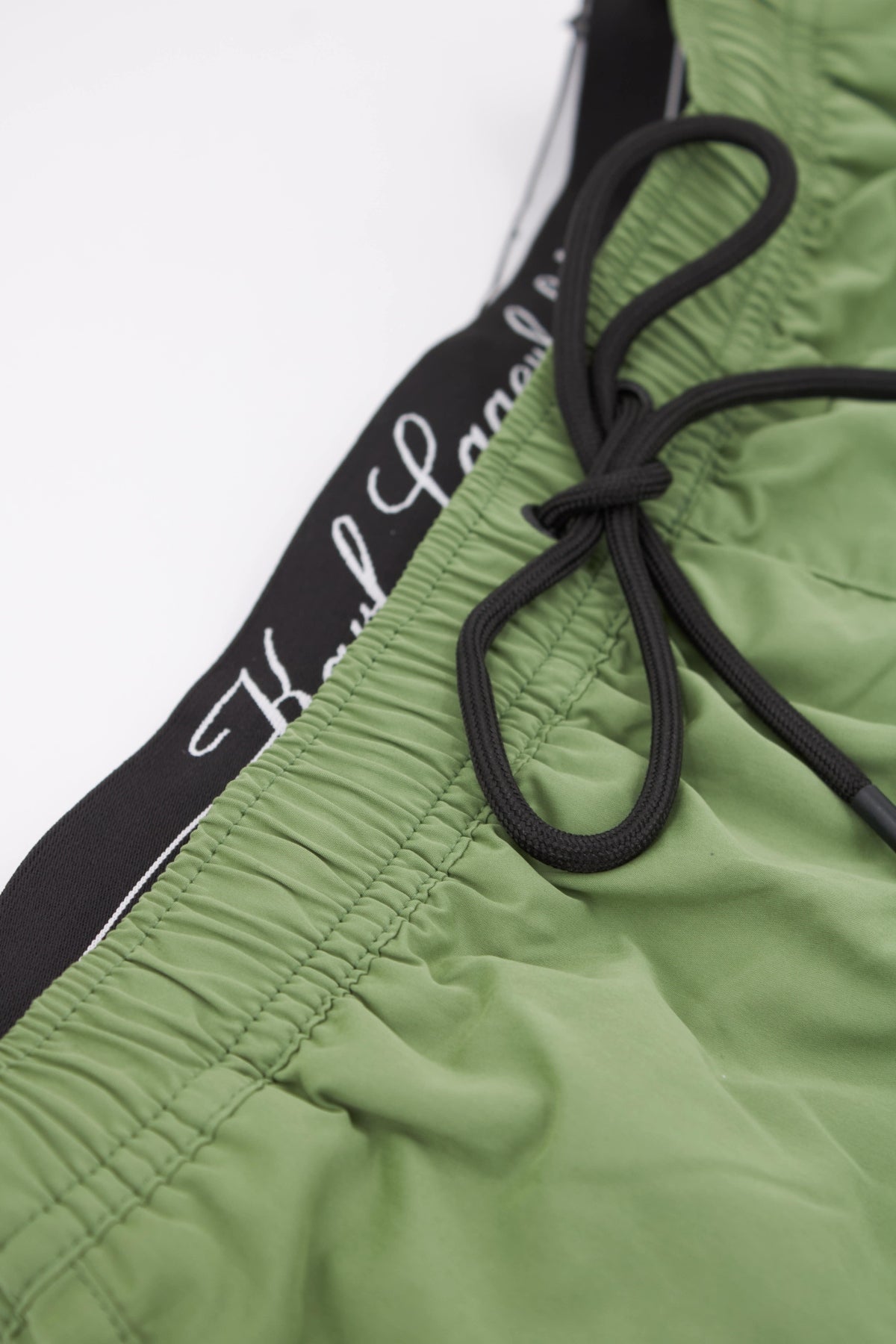 KARL LAGERFELD BM  en color VERDE  (3)