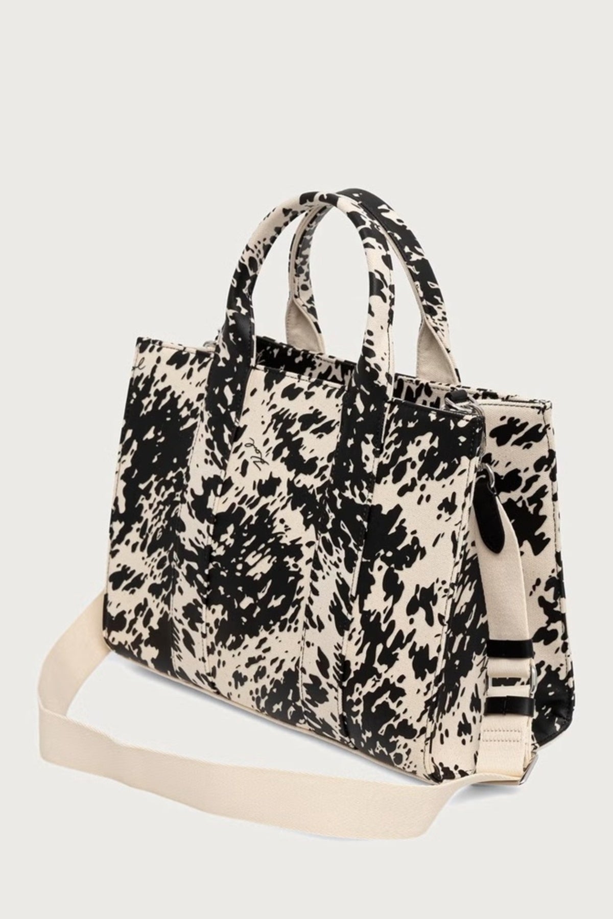 KARL LAGERFELD BW JOURNEE A LA MONTAGNE en color   (3)
