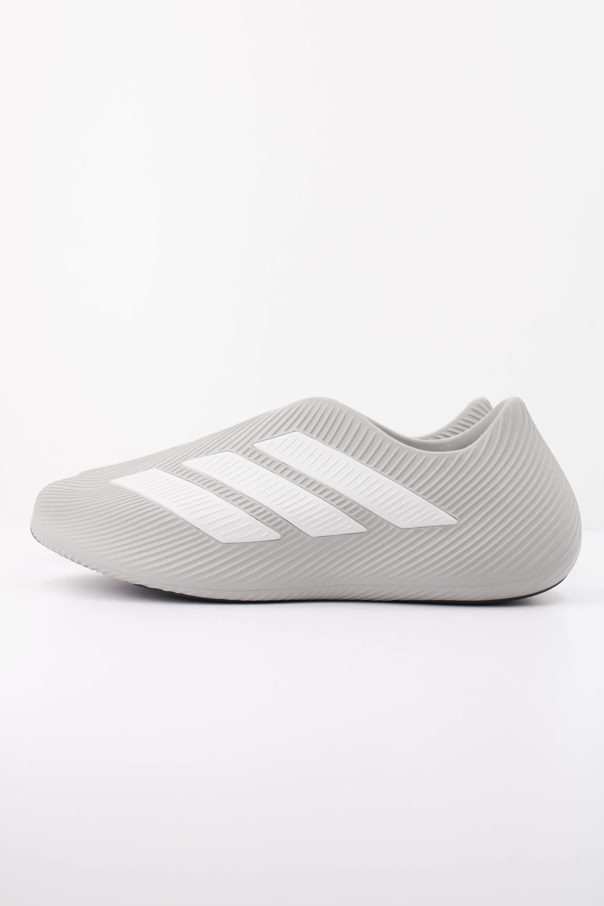 ADIDAS KI en color GRIS  (1)