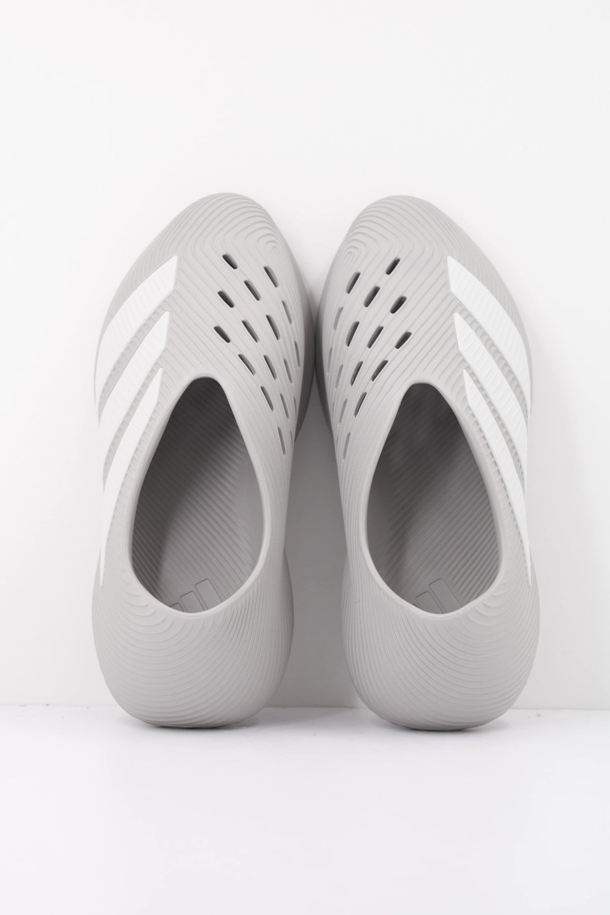 ADIDAS KI en color GRIS  (3)