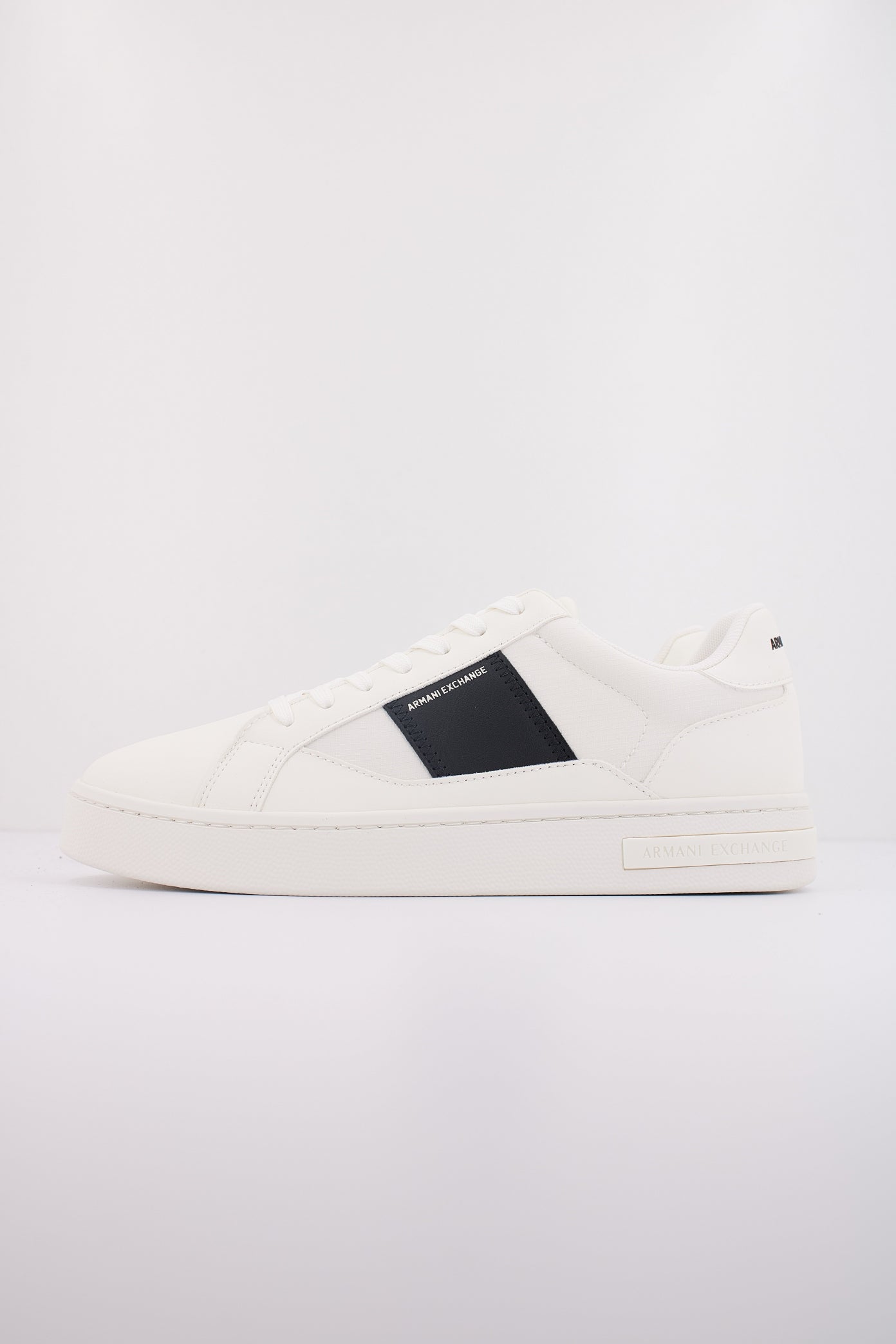 ARMANI EXCHANGE XUX XV  en color BLANCO  (1)