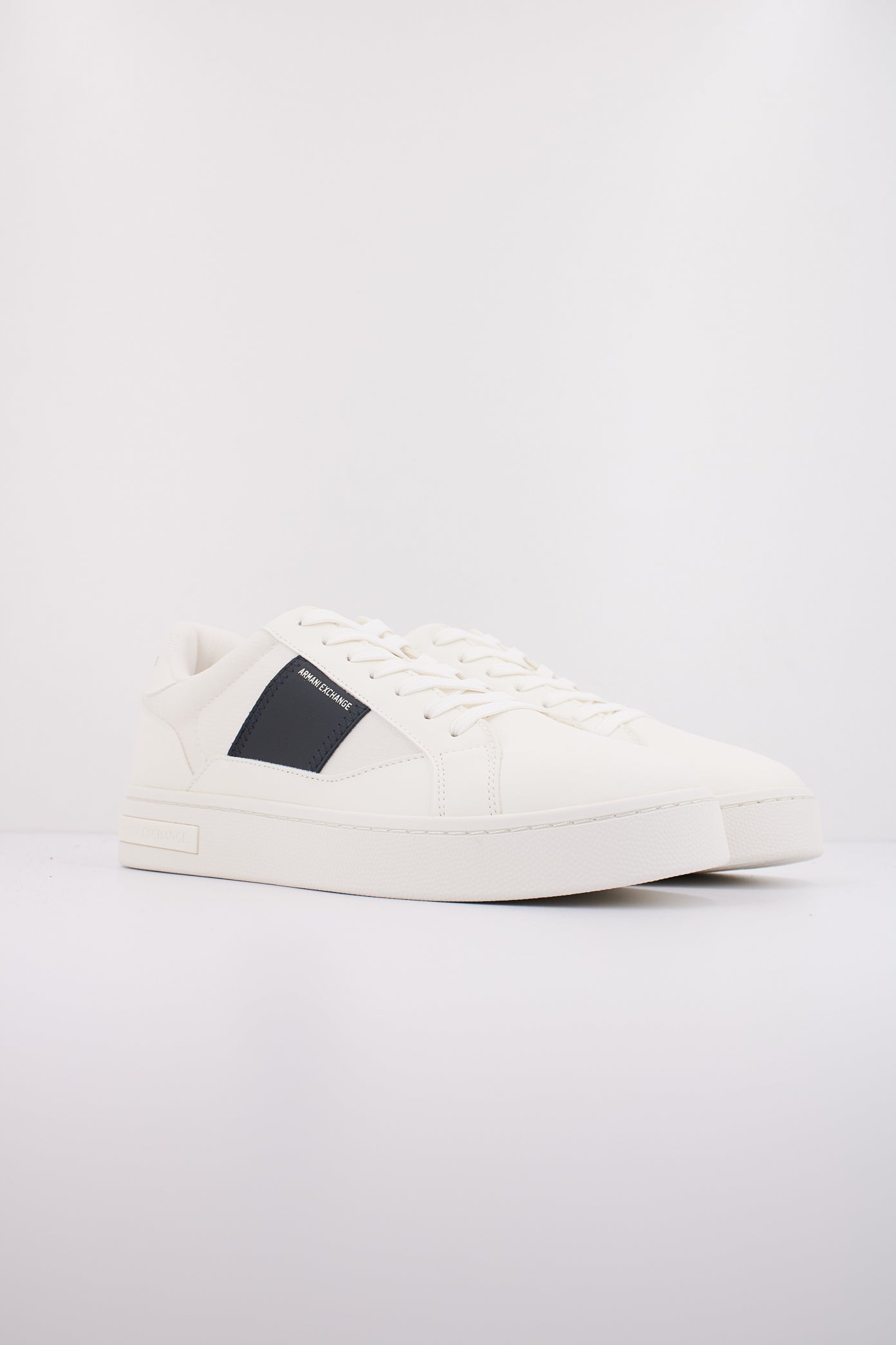 ARMANI EXCHANGE XUX XV  en color BLANCO  (2)
