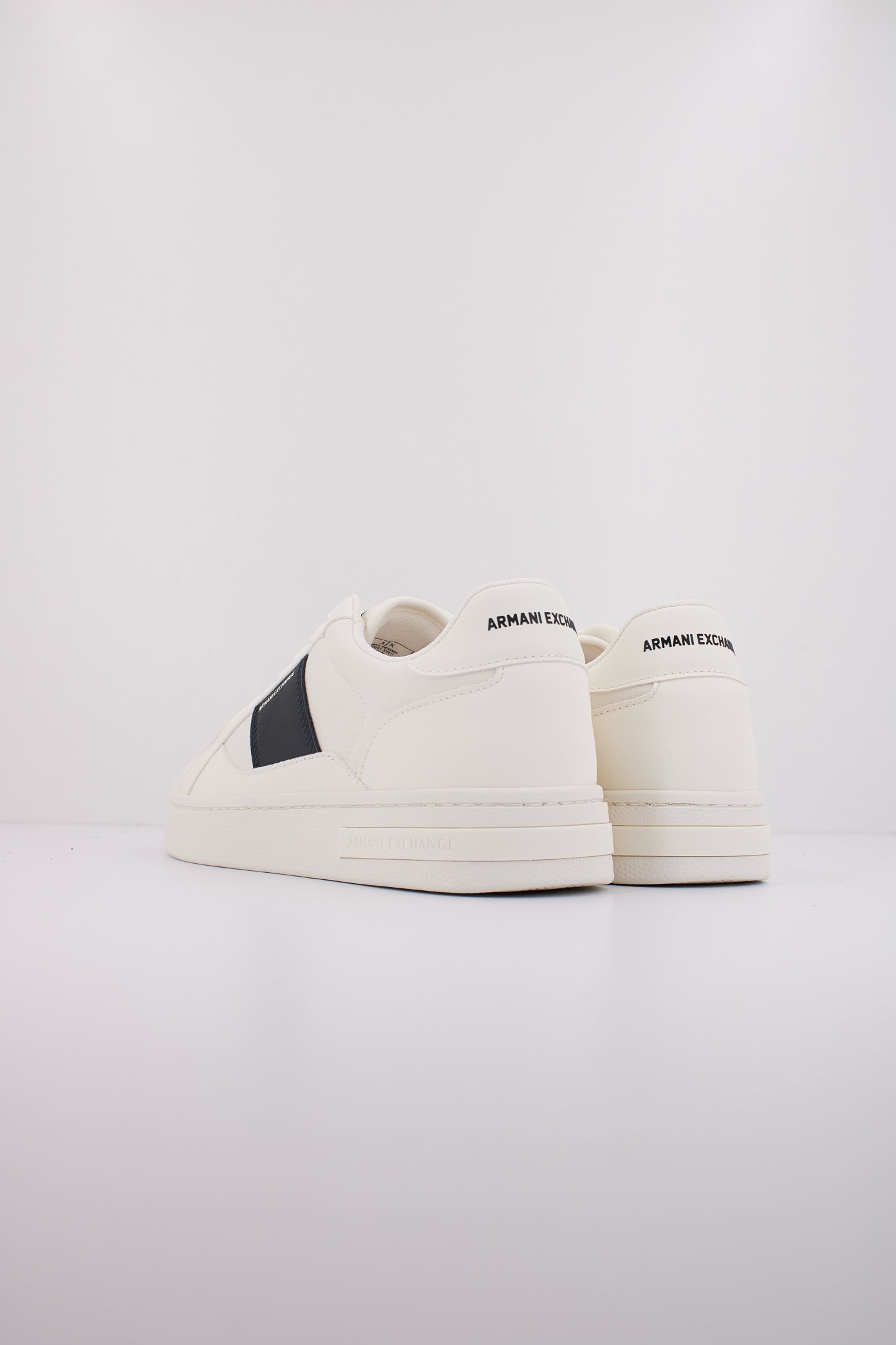 ARMANI EXCHANGE XUX XV  en color BLANCO  (4)