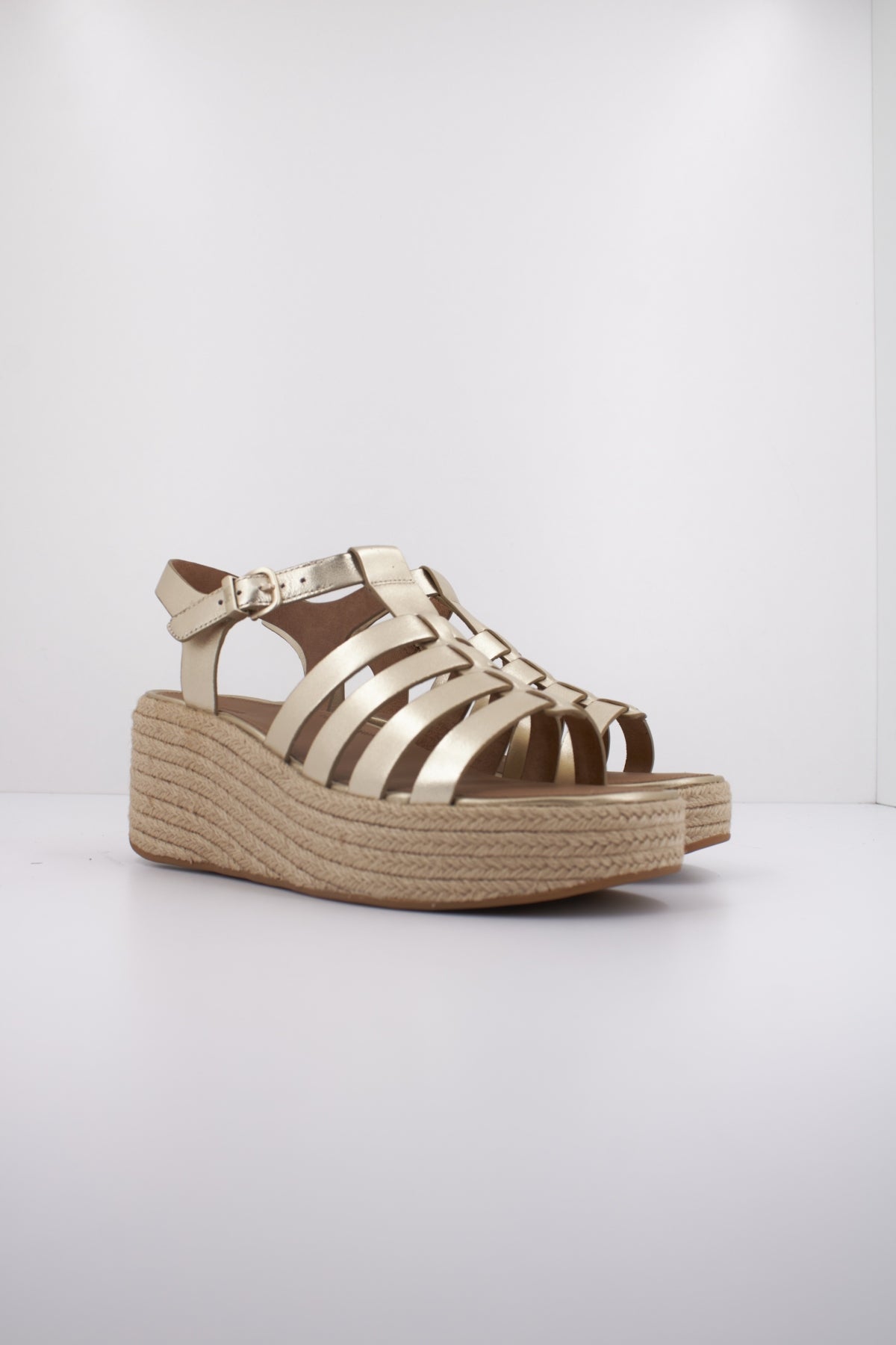 FITFLOP  W PLATFFORMS ESPADR en color ORO  (2)