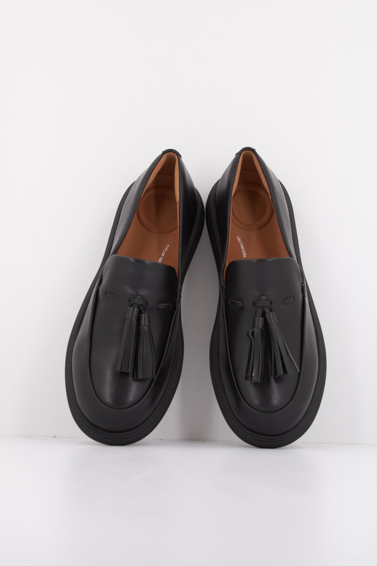 FITFLOP COMFF TASSEL LEATHER LOAFER en color NEGRO  (3)