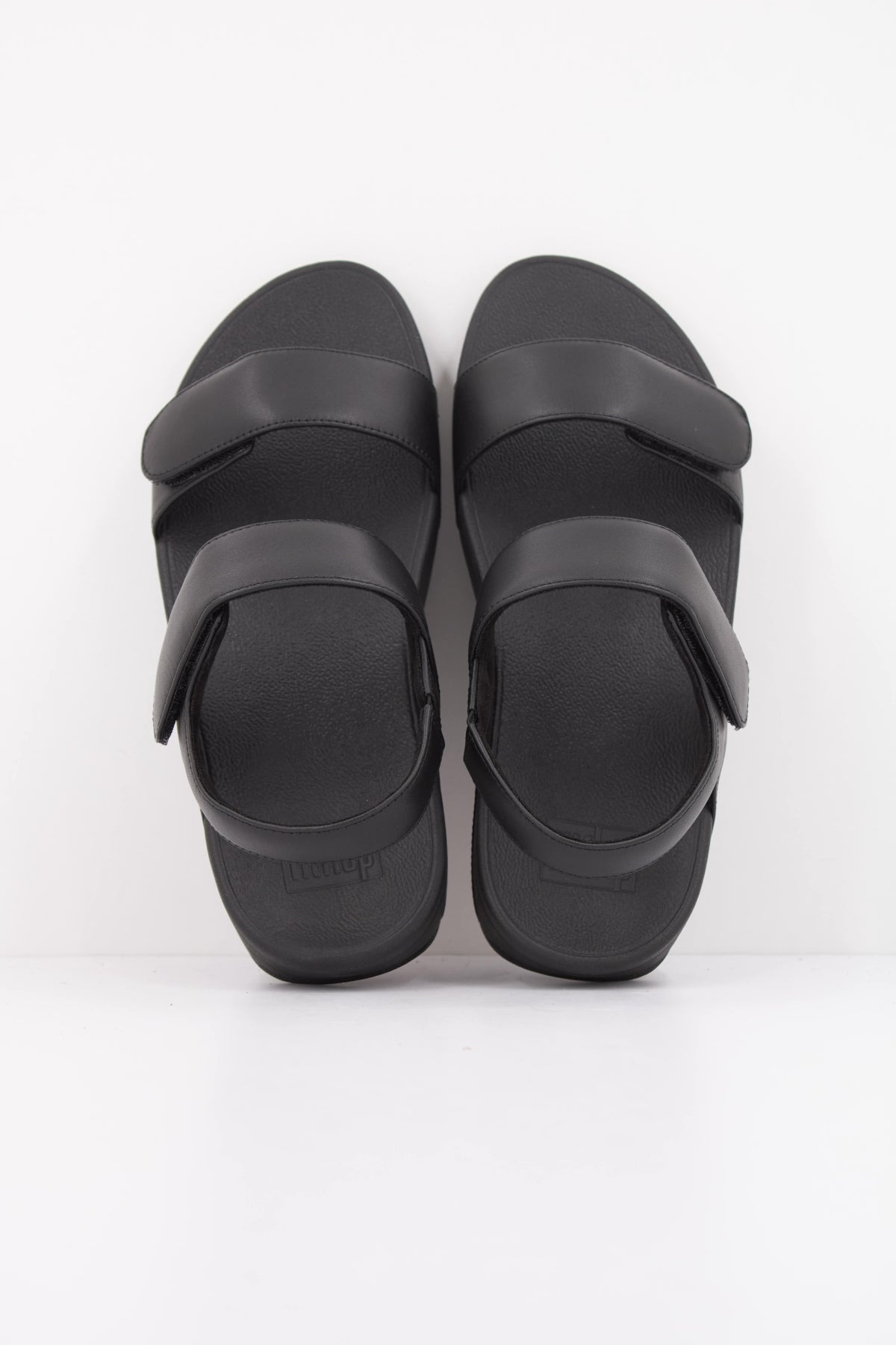 FITFLOP LULU ADJUSTABLE LEATHER en color NEGRO  (3)