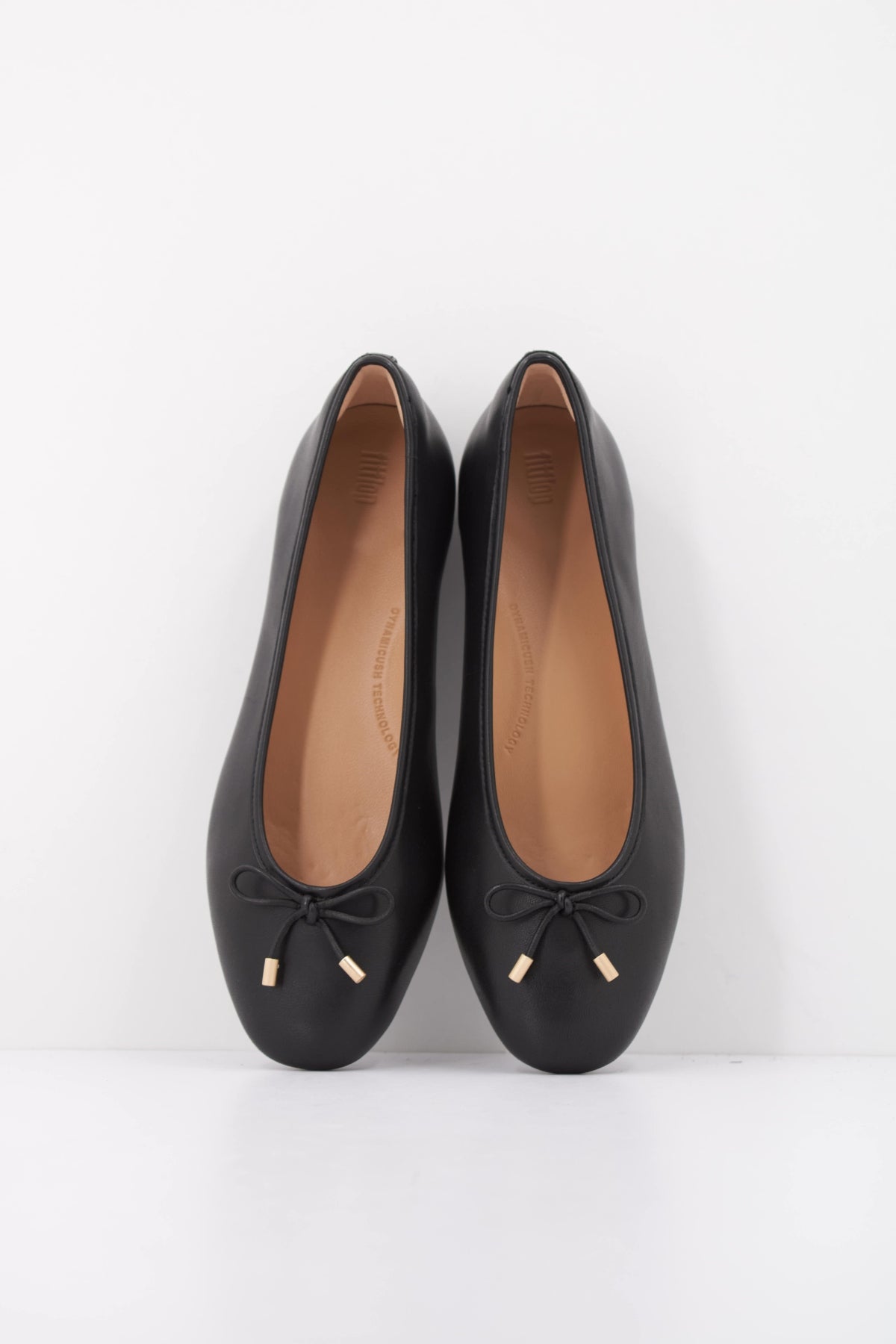 FITFLOP DELICATO BOW SOFT LEATHER BALLET FLATS en color NEGRO  (3)