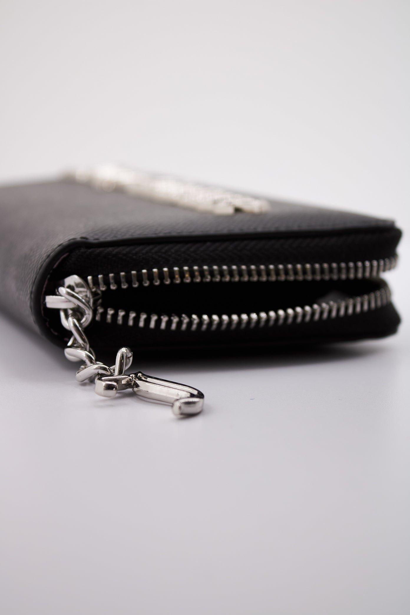JUICY COUTURE JASMINE LARGE ZIP W en color NEGRO  (4)