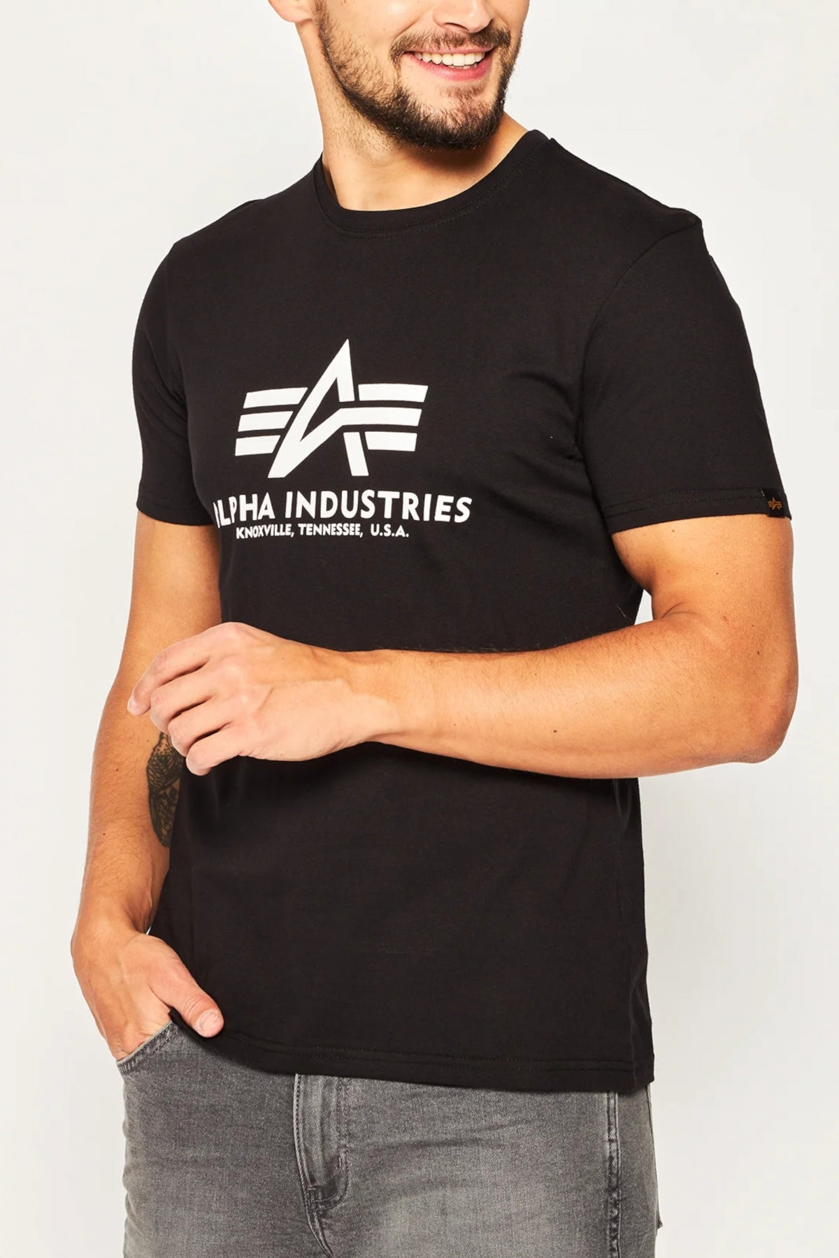 ALPHA INDUSTRIES BASIC T-SHIRT en color NEGRO  (1)