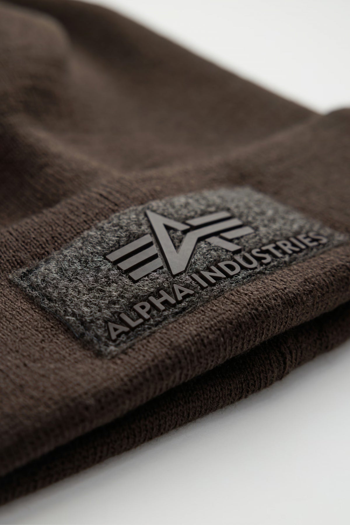 ALPHA INDUSTRIES VLC BEANIE en color MARRON  (3)