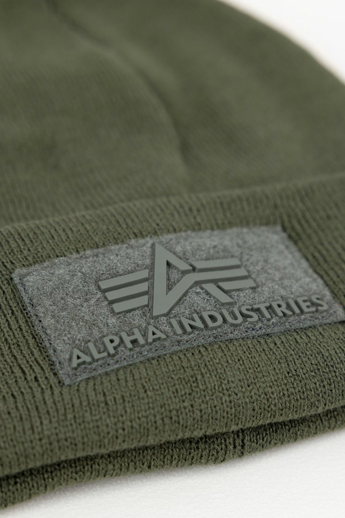 ALPHA INDUSTRIES VLC BEANIE en color VERDE  (4)