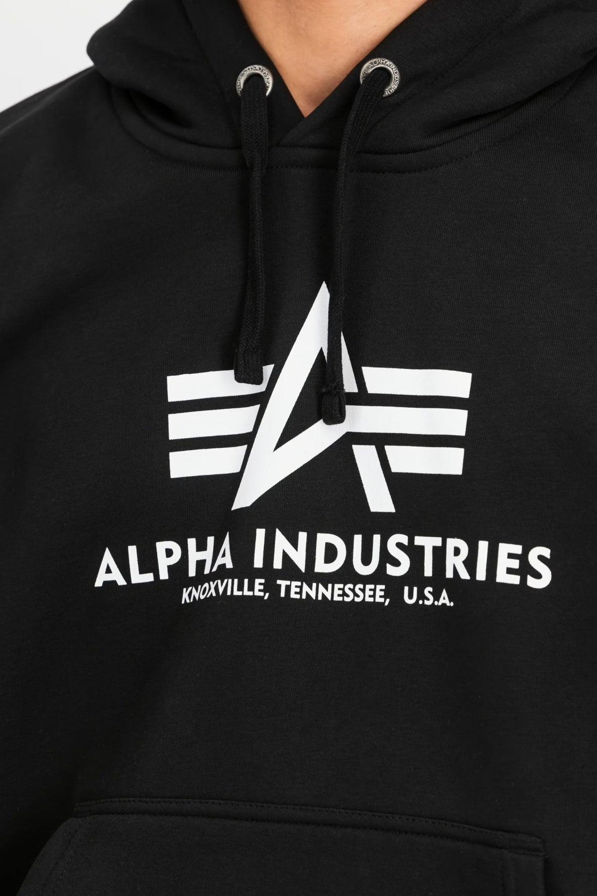 ALPHA INDUSTRIES THE BASIC HOODIE en color NEGRO  (3)