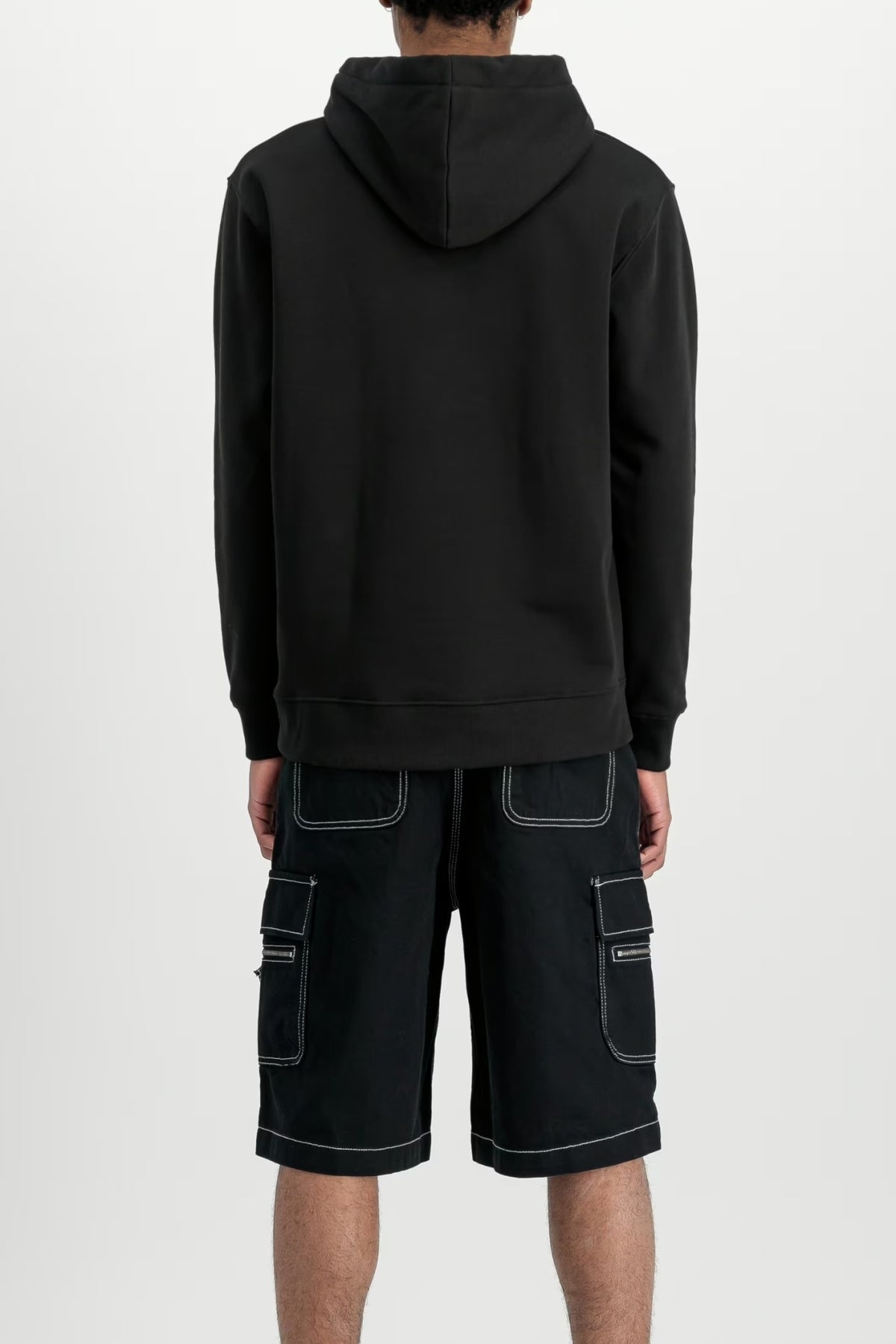 ALPHA INDUSTRIES THE BASIC HOODIE en color NEGRO  (2)