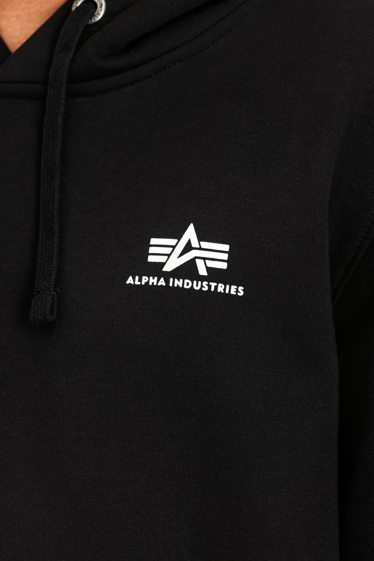 ALPHA INDUSTRIES THE BASIC HOODIE en color NEGRO  (3)