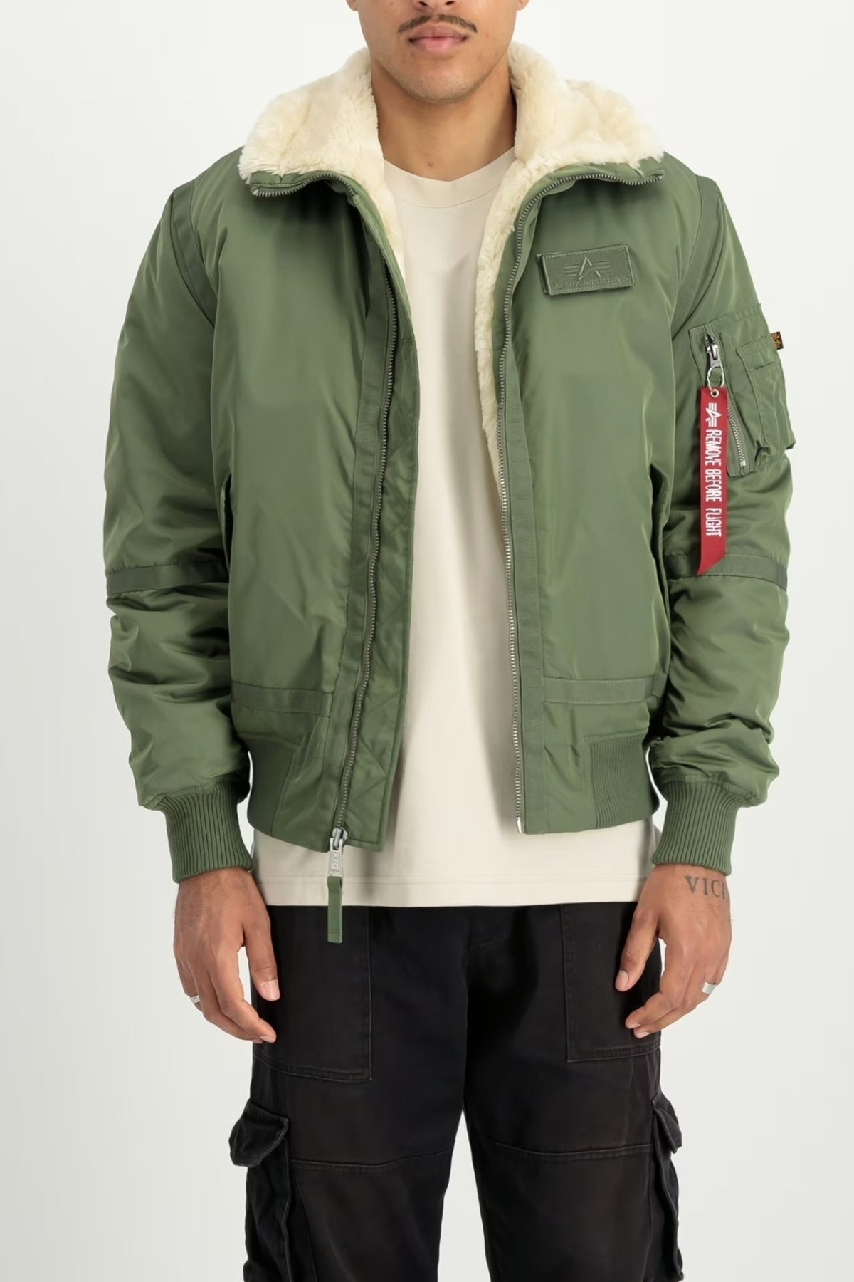 ALPHA INDUSTRIES THE B- III TT BOMBER JACKET en color VERDE  (1)