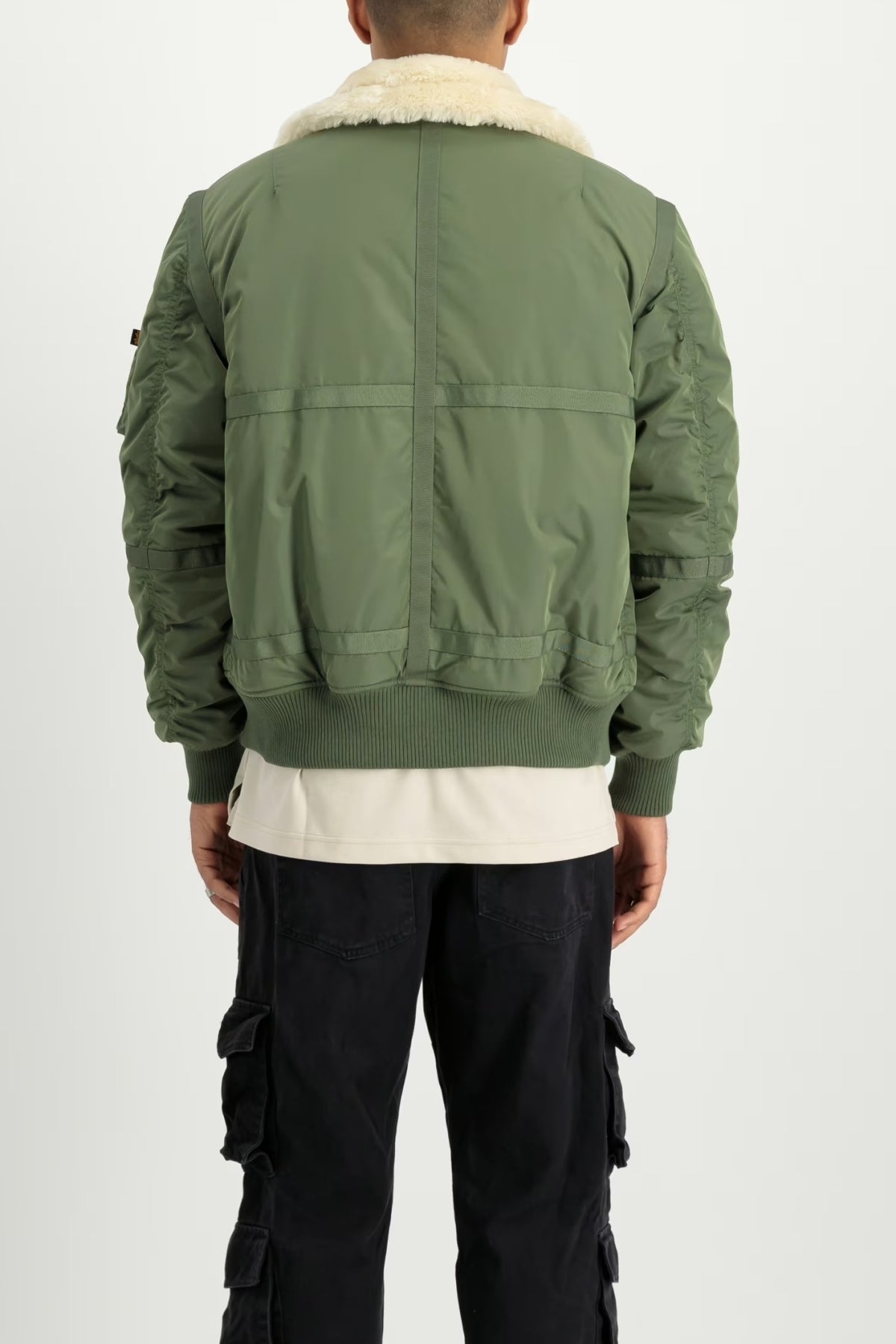 ALPHA INDUSTRIES THE B- III TT BOMBER JACKET en color VERDE  (2)