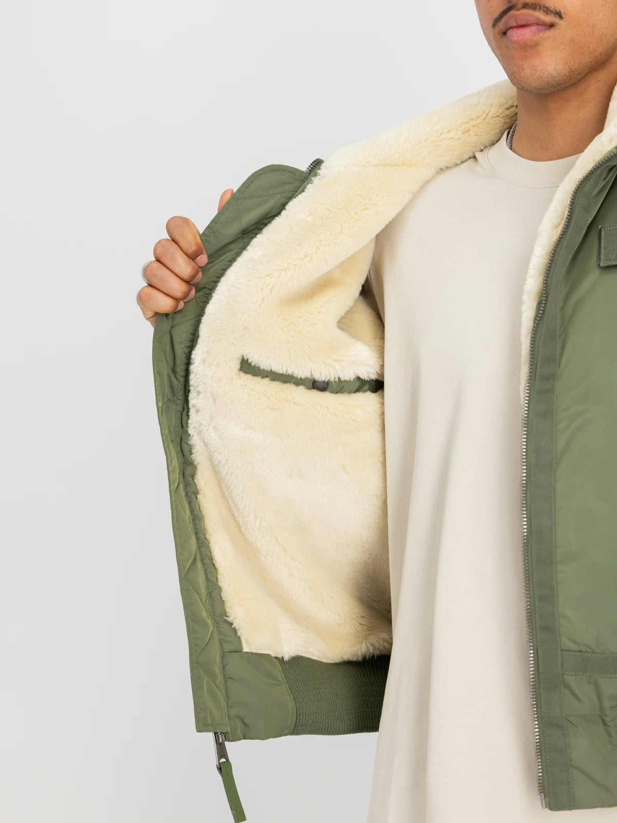 ALPHA INDUSTRIES THE B- III TT BOMBER JACKET en color VERDE  (5)