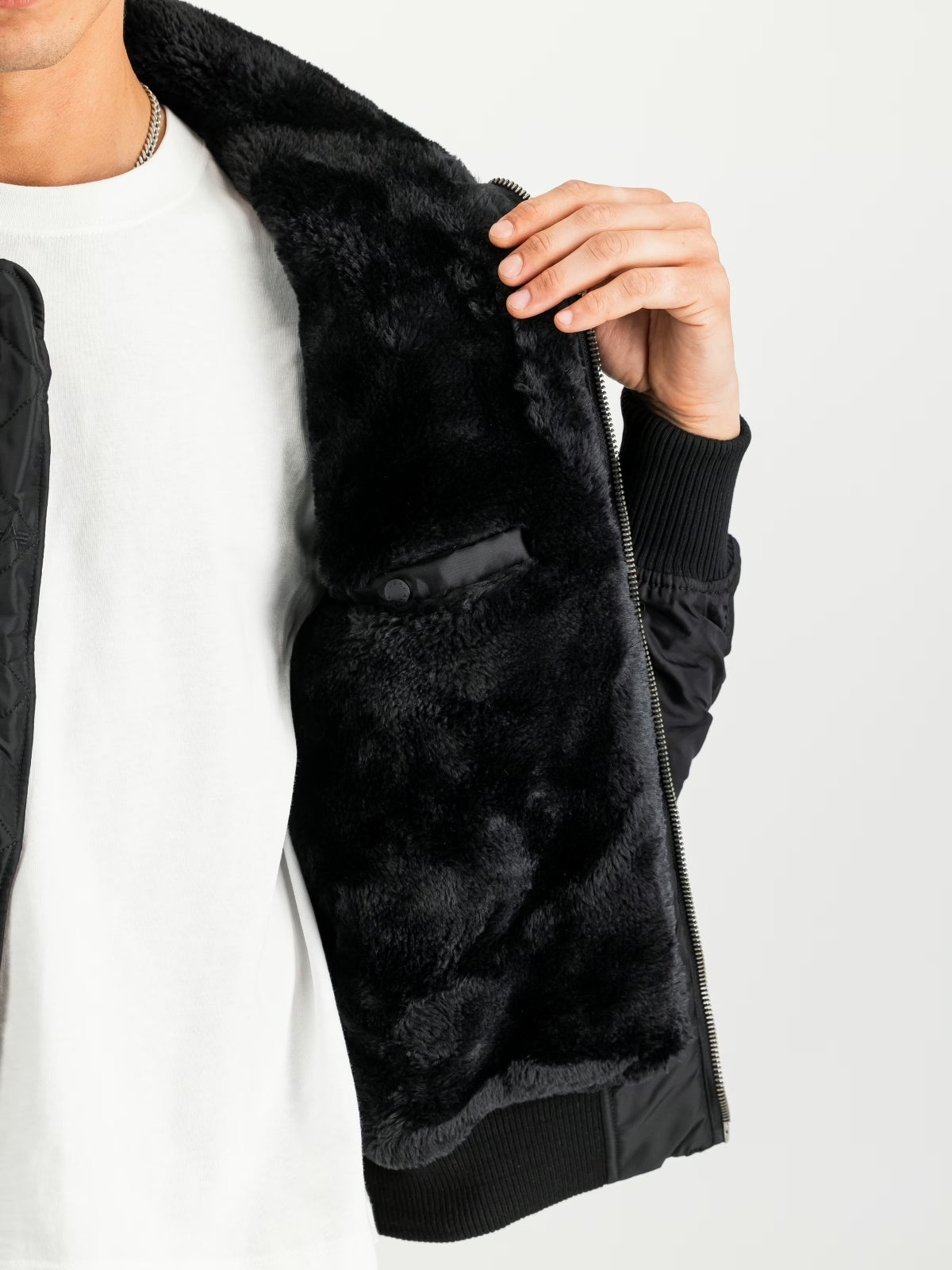 ALPHA INDUSTRIES THE B- III TT BOMBER JACKET en color NEGRO  (5)