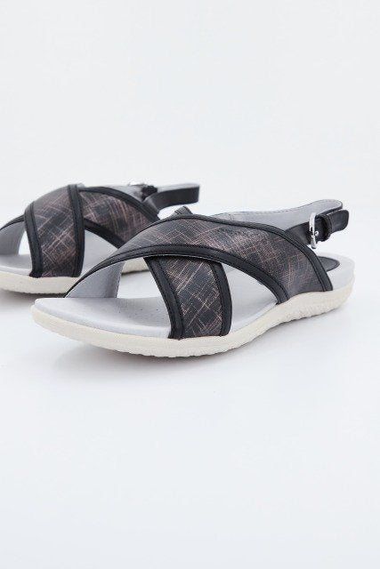GEOX D SANDAL VEGA en color NEGRO  (1)