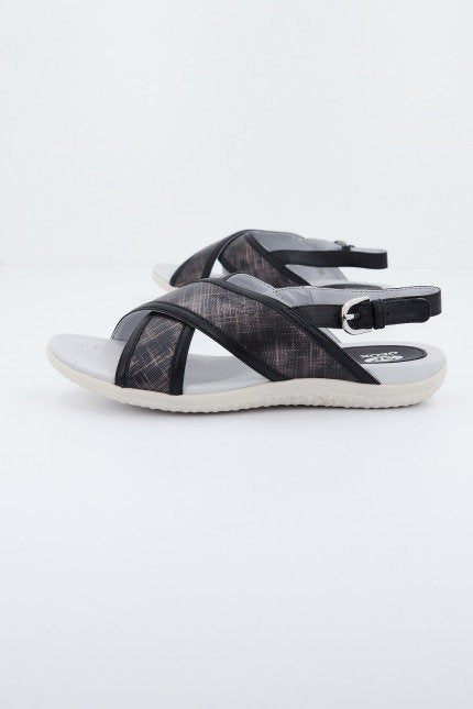 GEOX D SANDAL VEGA en color NEGRO  (2)