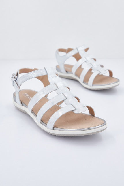 GEOX D SANDAL VEGA A en color PLATA  (2)