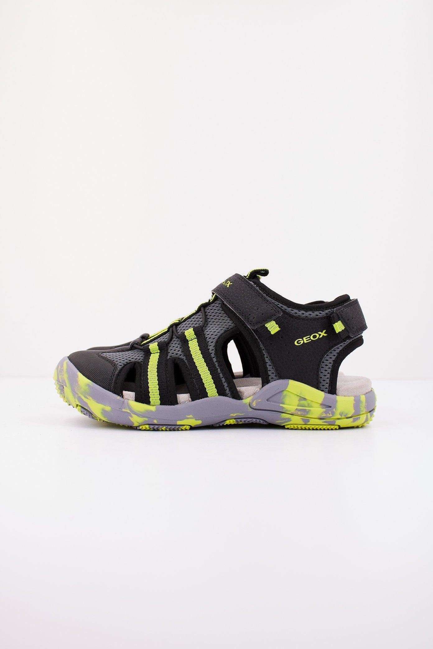 GEOX  JR SANDAL KYLE en color NEGRO  (1)
