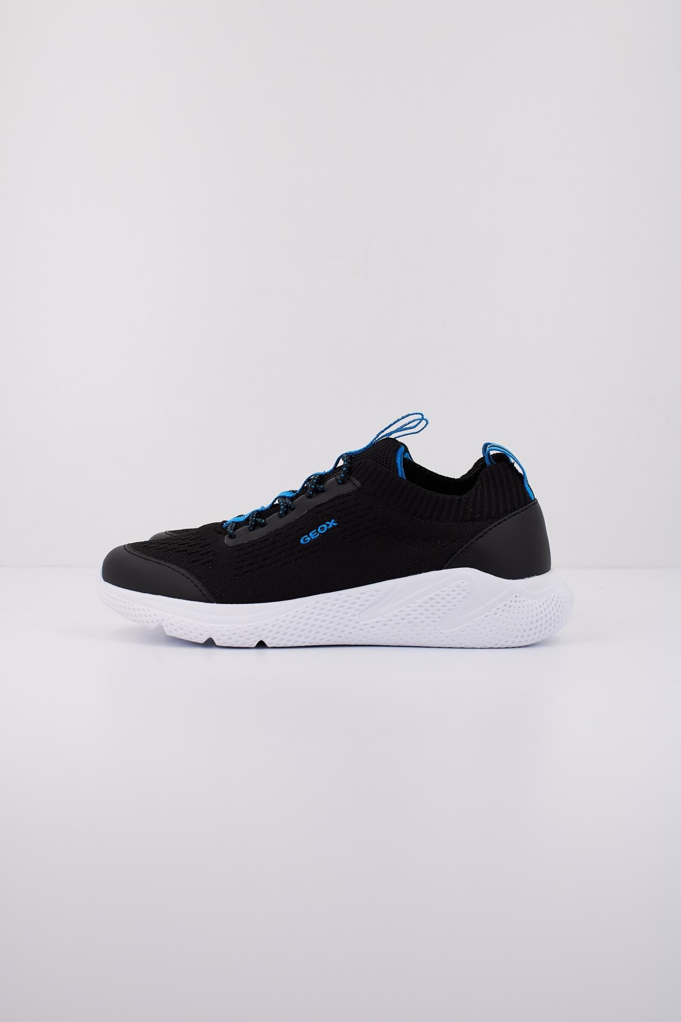GEOX  J SPRINTYE BOY  en color NEGRO  (1)