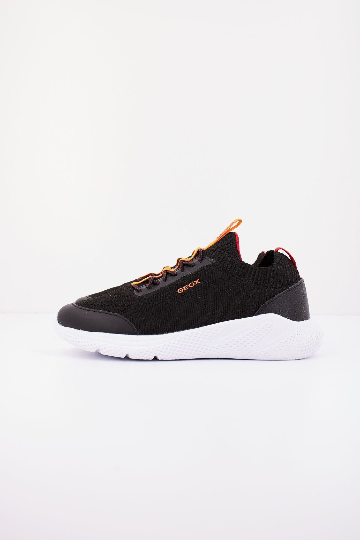 GEOX  J SPRINTYE BOY  en color NEGRO  (1)