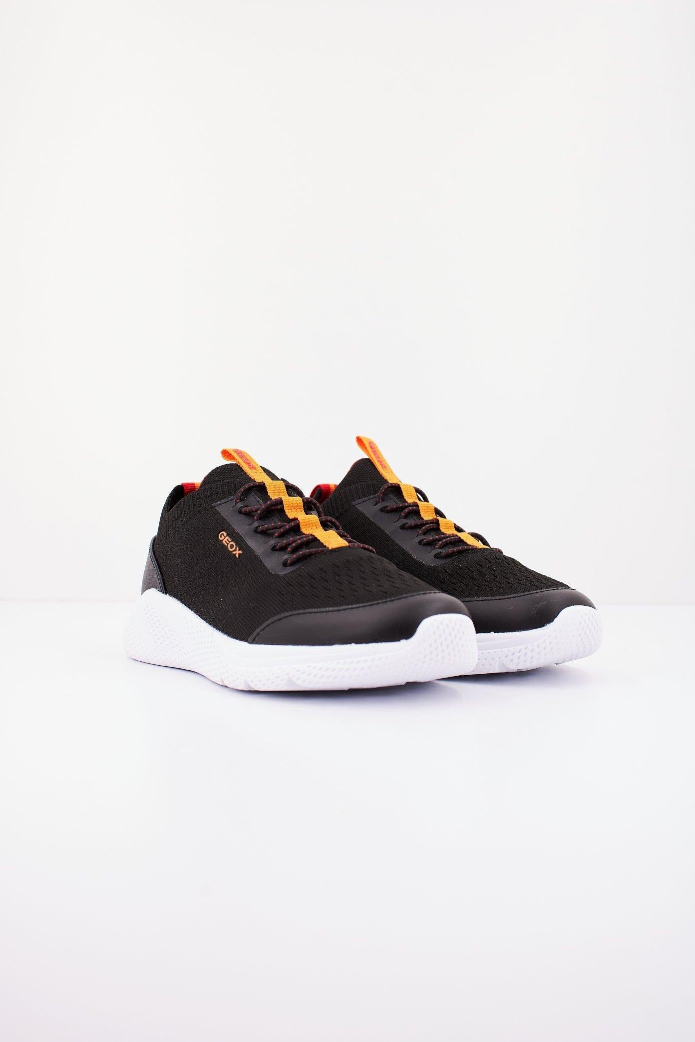 GEOX  J SPRINTYE BOY  en color NEGRO  (2)