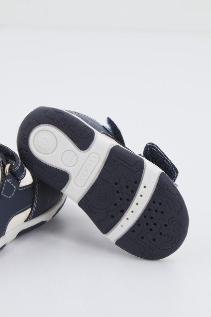 GEOX B SANDAL TAPUZ BOY B en color AZUL  (4)