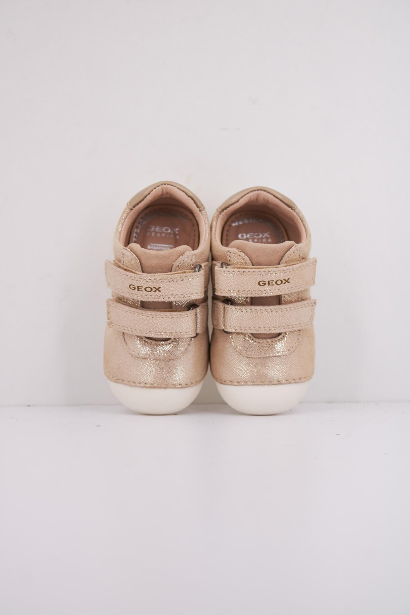 GEOX  B TUTIM en color ORO  (3)