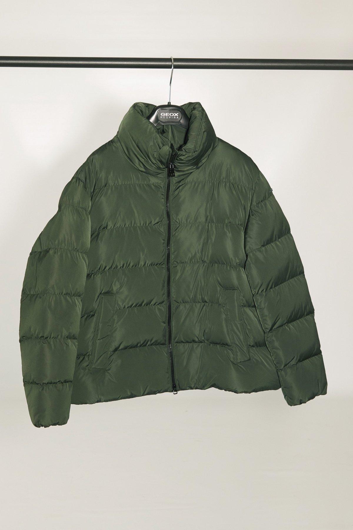 GEOX  W ANYLLA SHORT PARKA en color VERDE  (2)