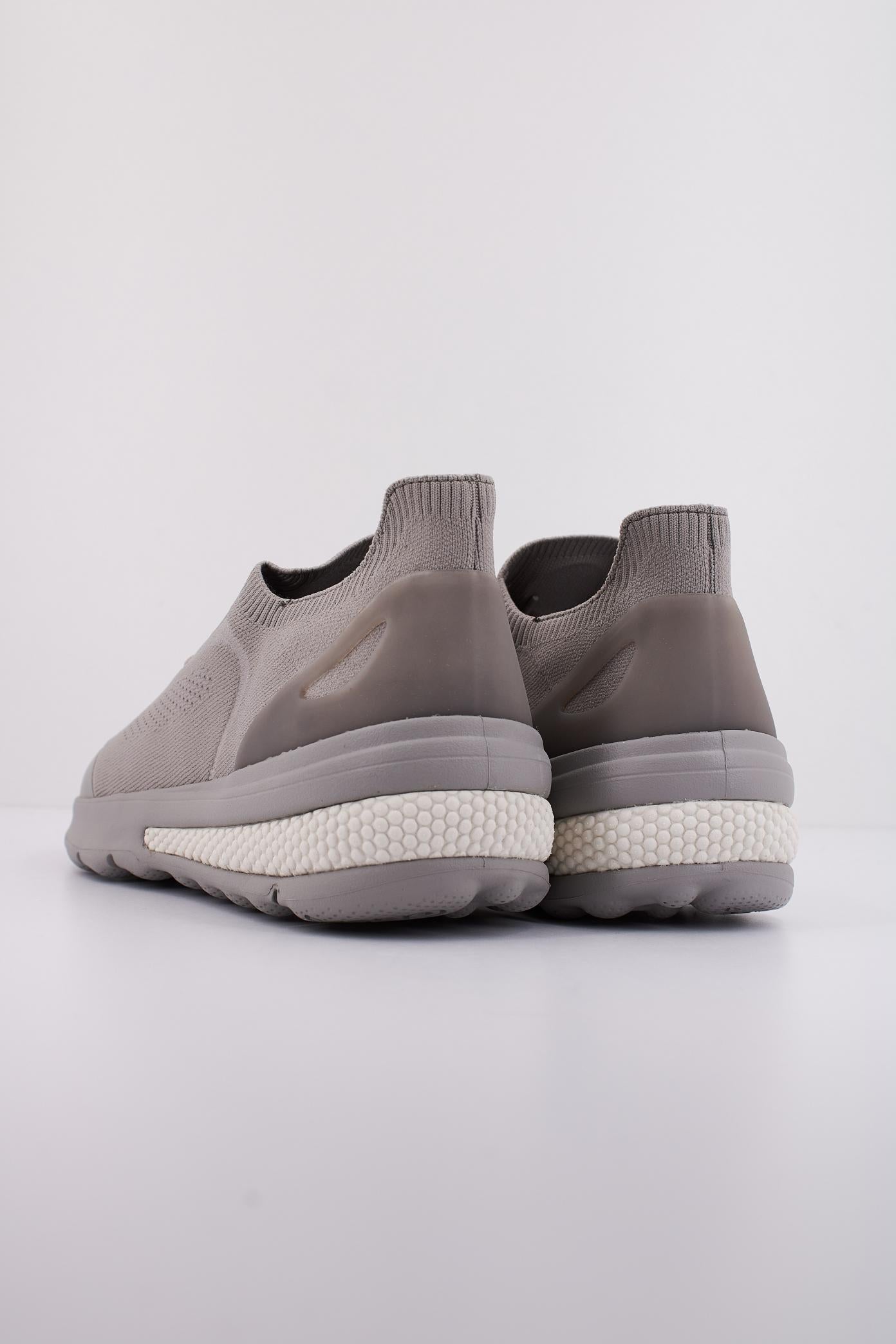 GEOX  U SPHERICA ACTIF A en color GRIS  (4)