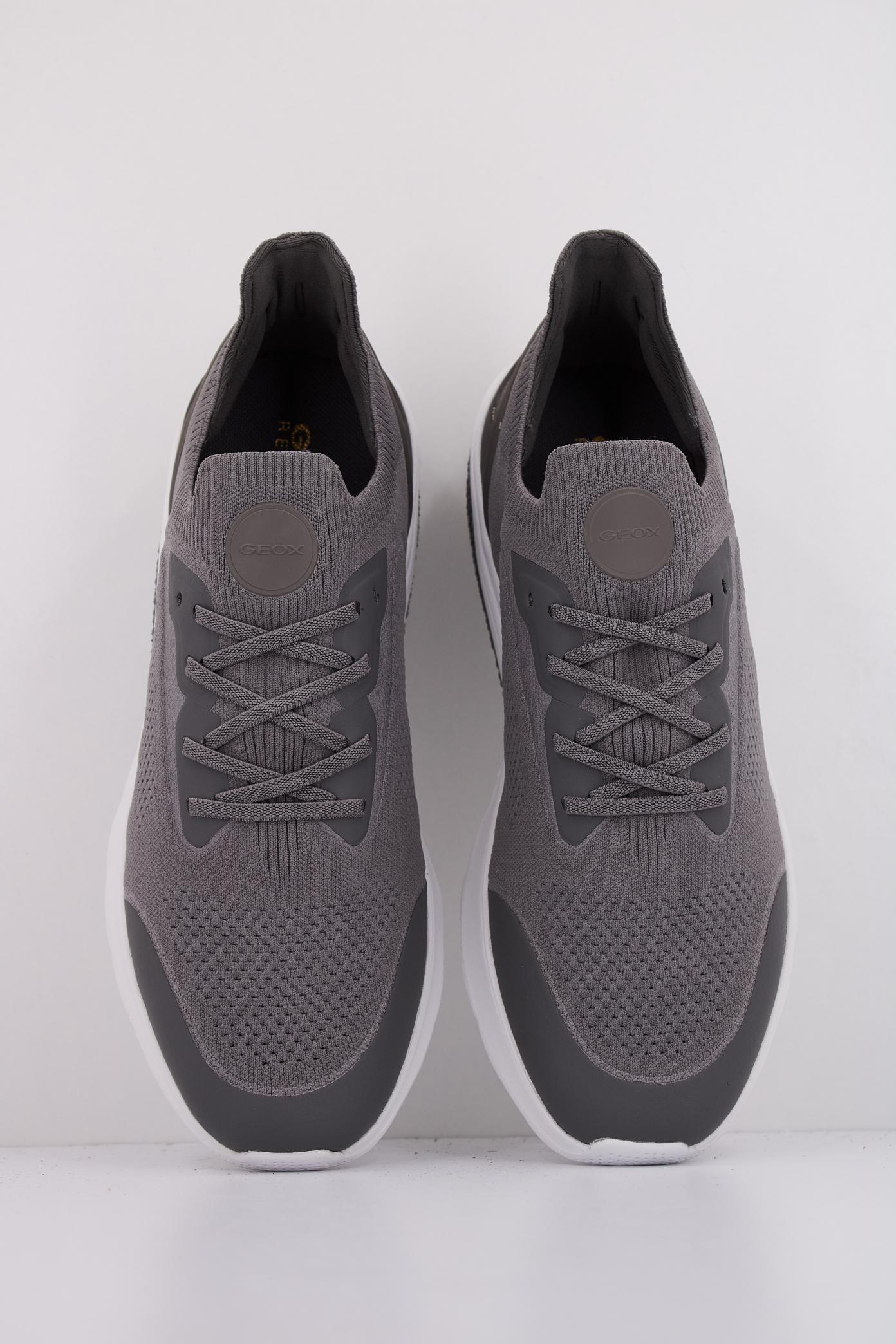 GEOX  U SPHERICA ACTIF en color GRIS  (3)