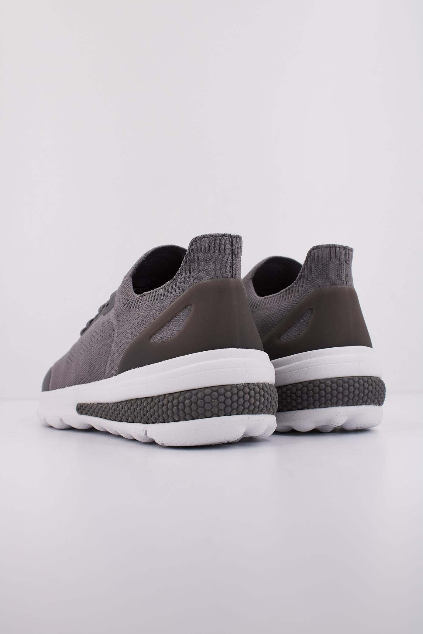 GEOX  U SPHERICA ACTIF en color GRIS  (4)
