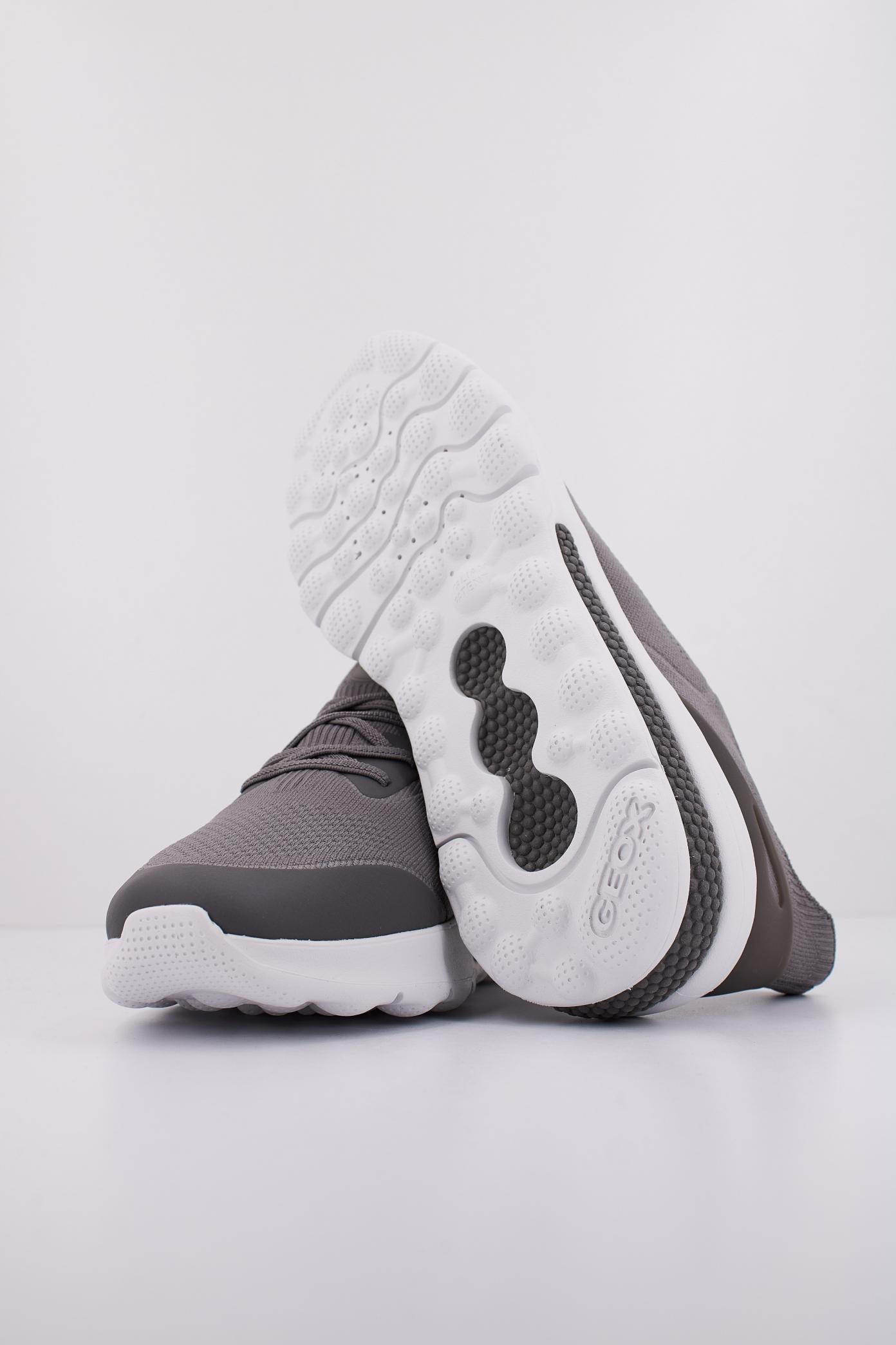 GEOX  U SPHERICA ACTIF en color GRIS  (5)