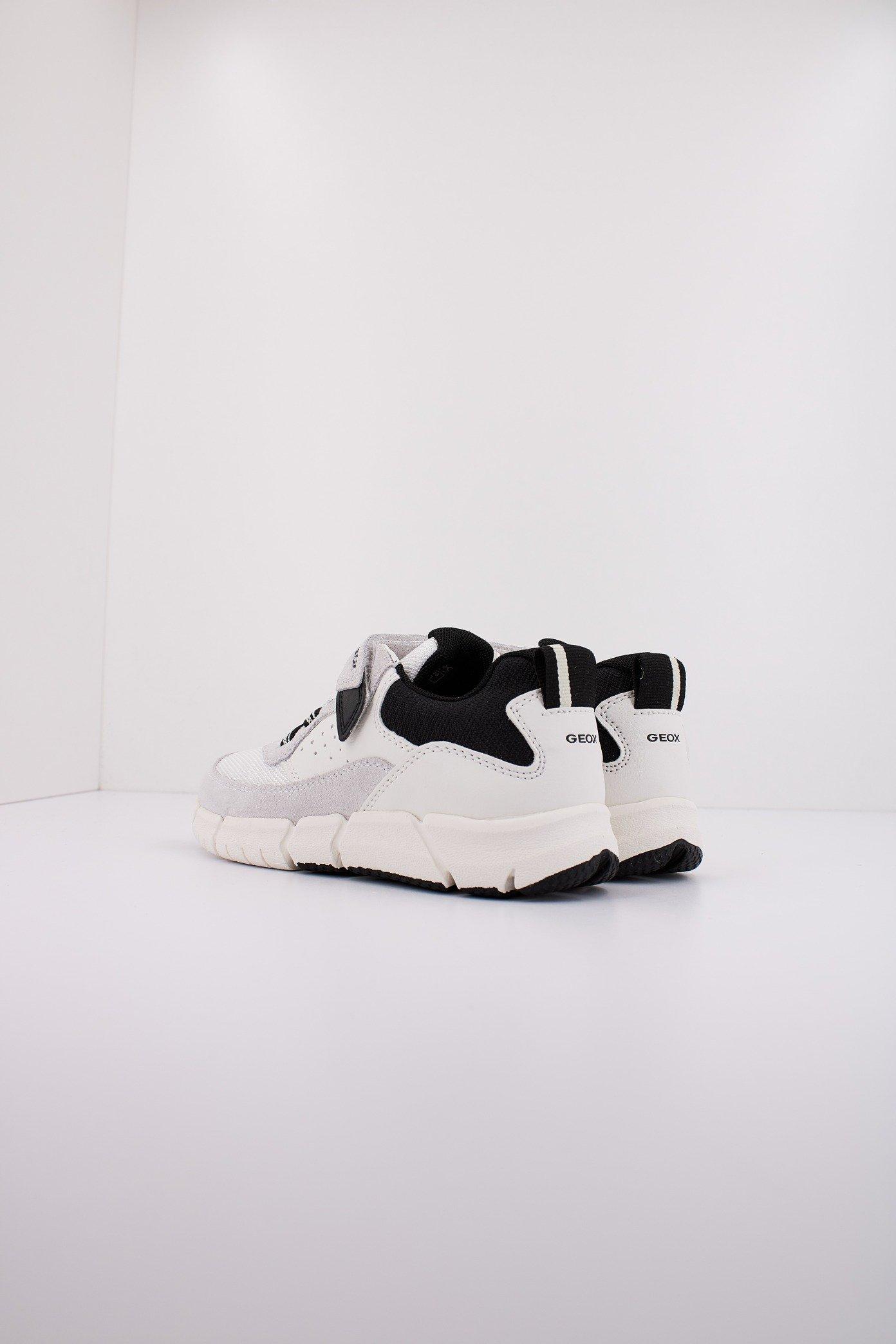 GEOX J FLEXYPER BOY en color BLANCO  (3)