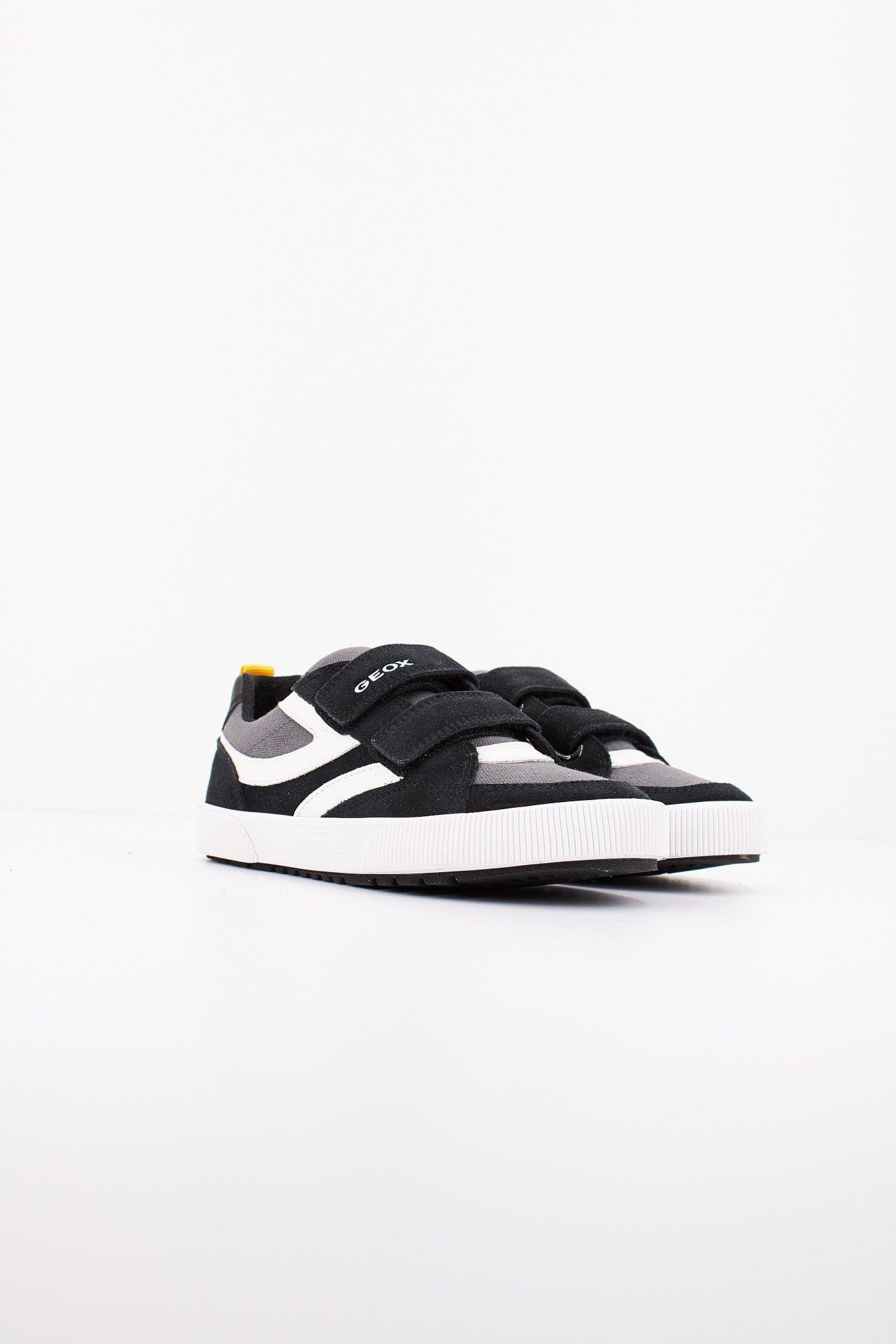 GEOX  J ALPHABEET BOY C en color NEGRO  (2)