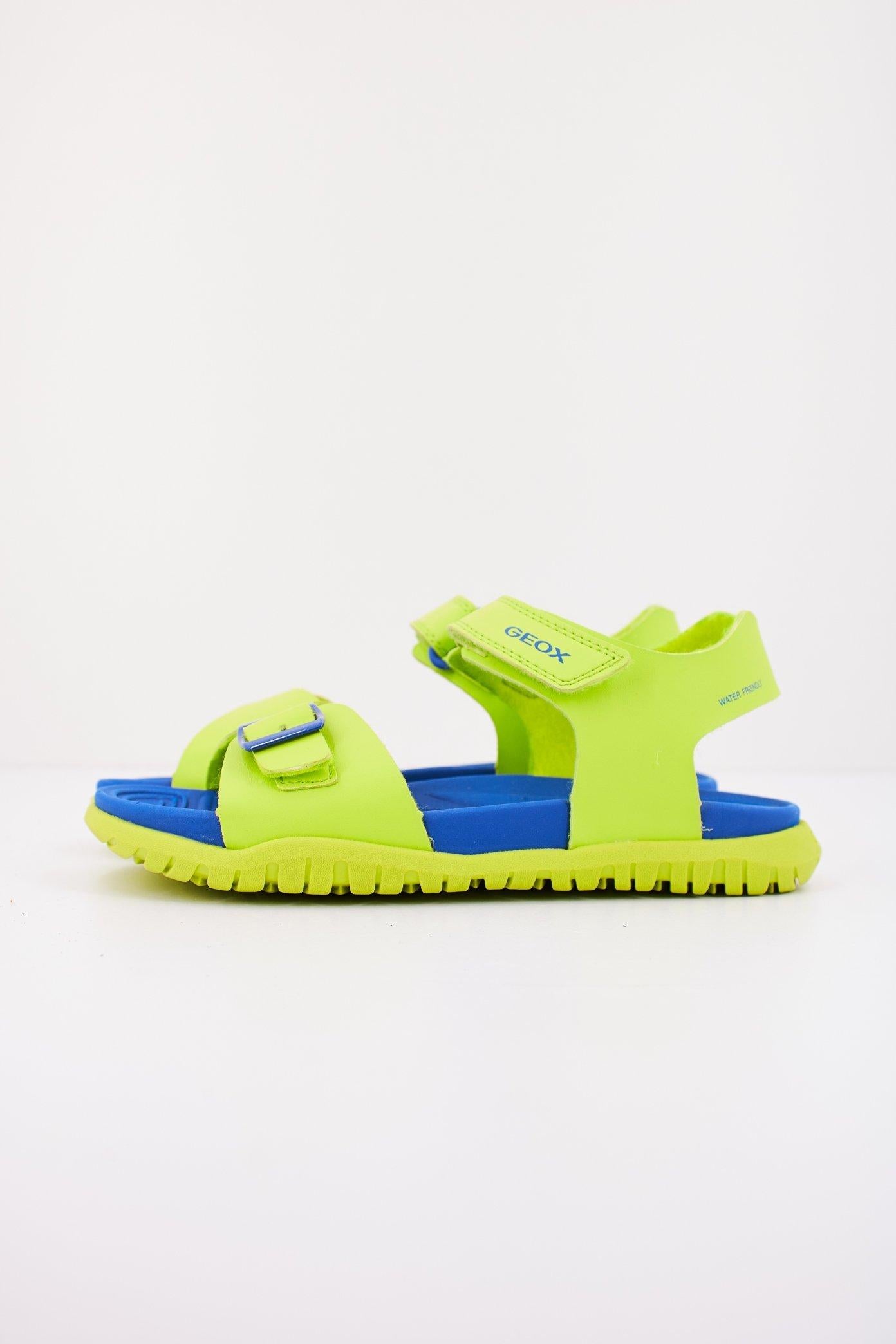 GEOX  J SANDAL FUSBETTO BO en color VERDE  (1)