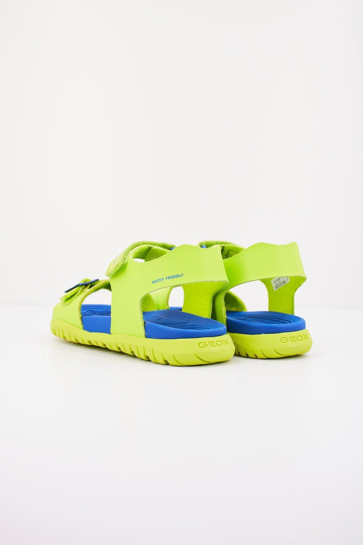 GEOX  J SANDAL FUSBETTO BO en color VERDE  (3)
