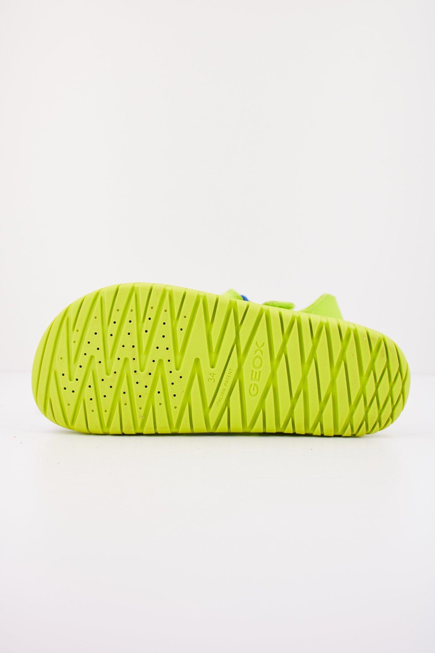 GEOX  J SANDAL FUSBETTO BO en color VERDE  (4)