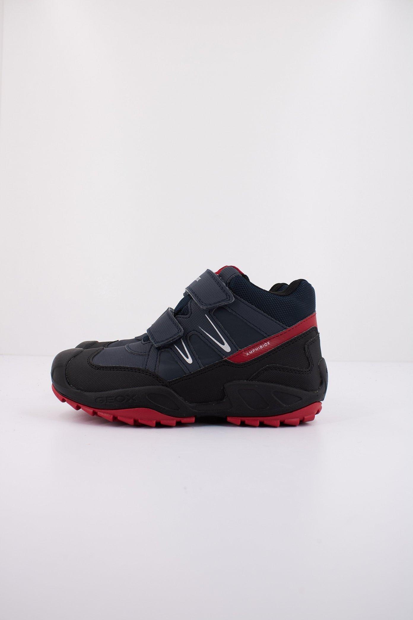 GEOX J NEW SAVAGE BOY B A en color AZUL  (1)