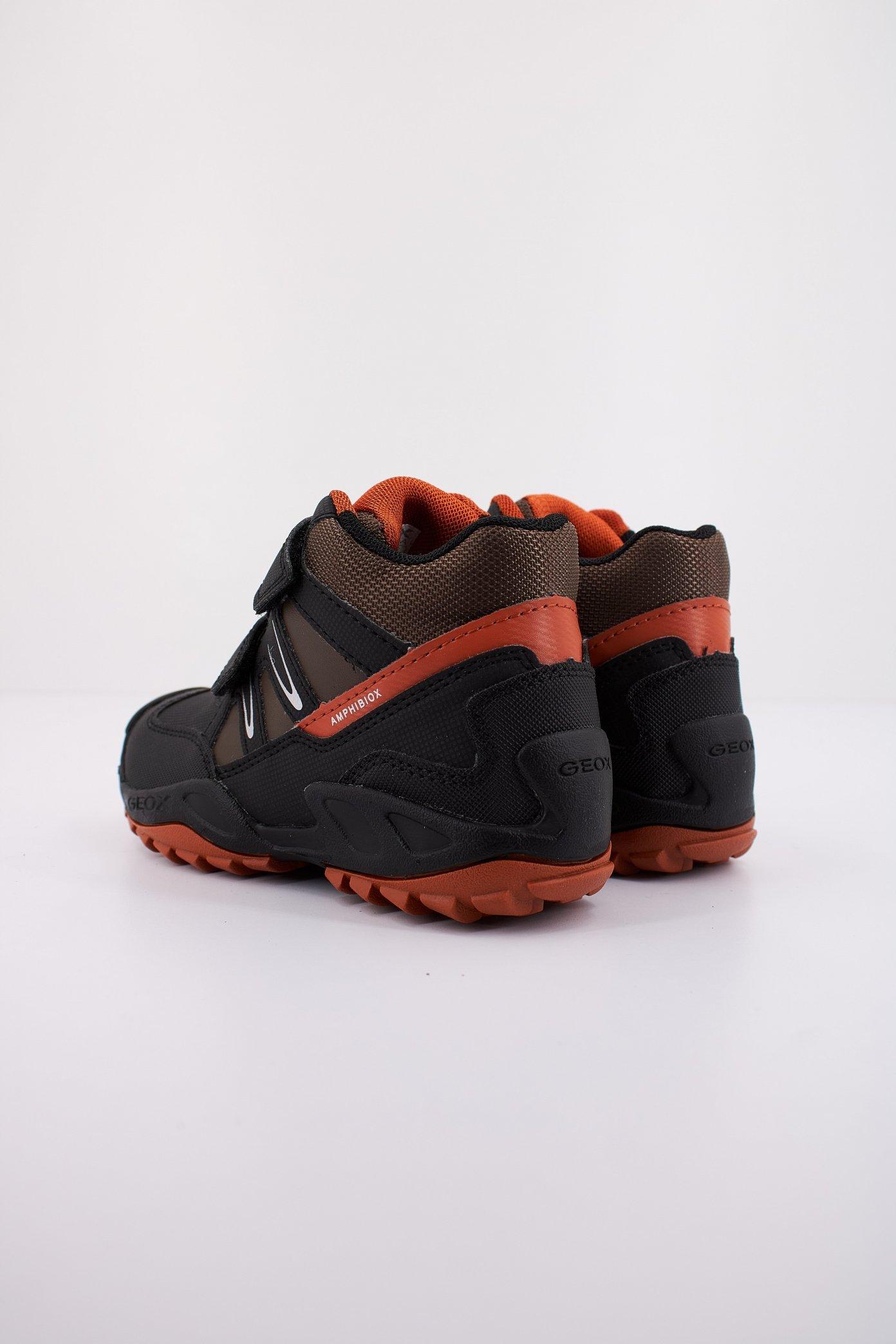 GEOX J NEW SAVAGE BOY B A en color NEGRO  (4)
