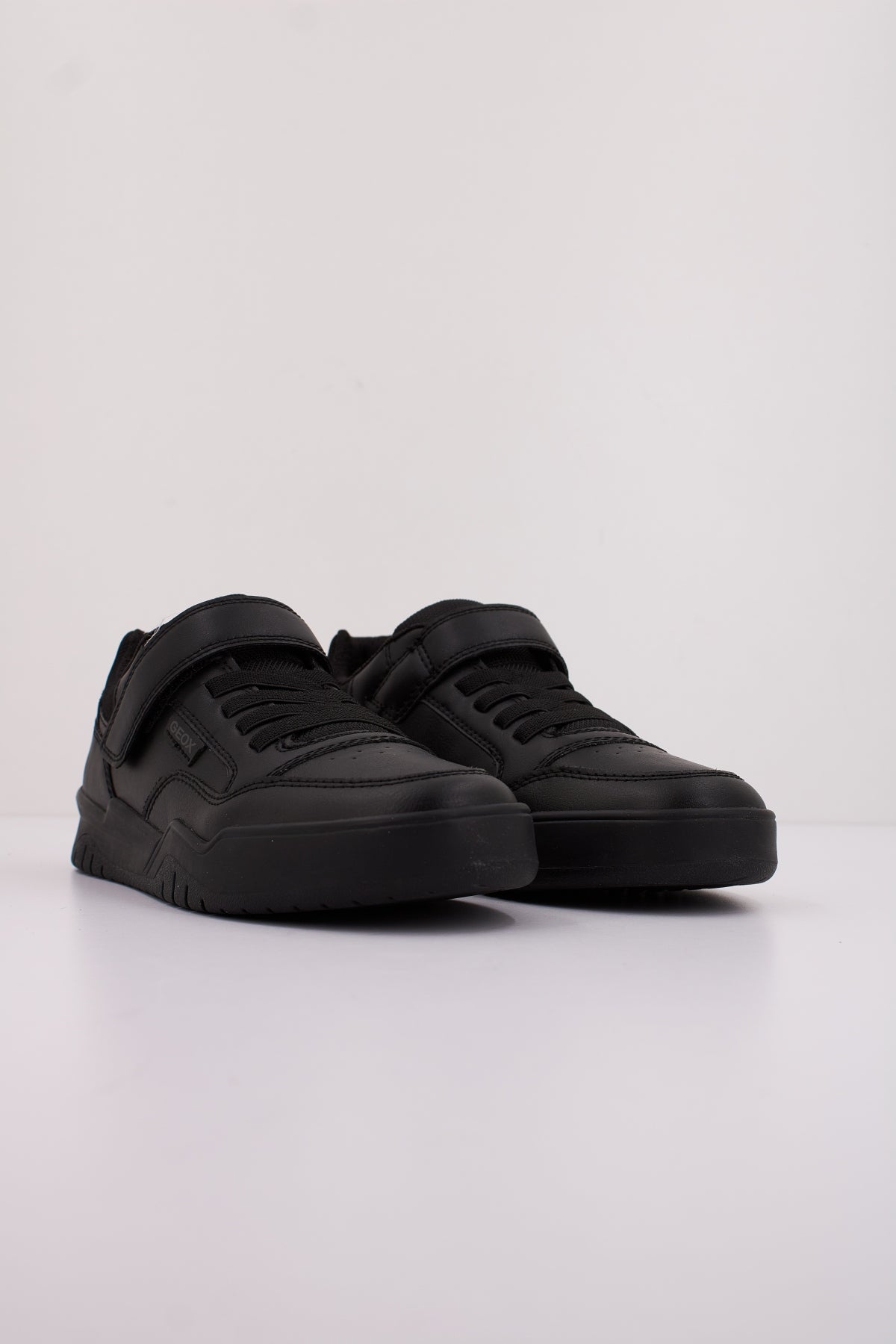GEOX J PERTH B. en color NEGRO  (2)