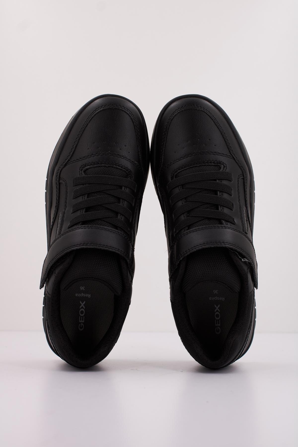 GEOX J PERTH B. en color NEGRO  (3)