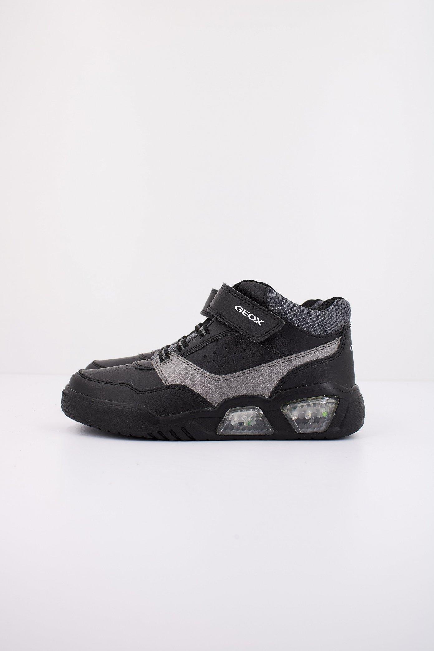 GEOX J ILLUMINUS BOY en color NEGRO  (1)