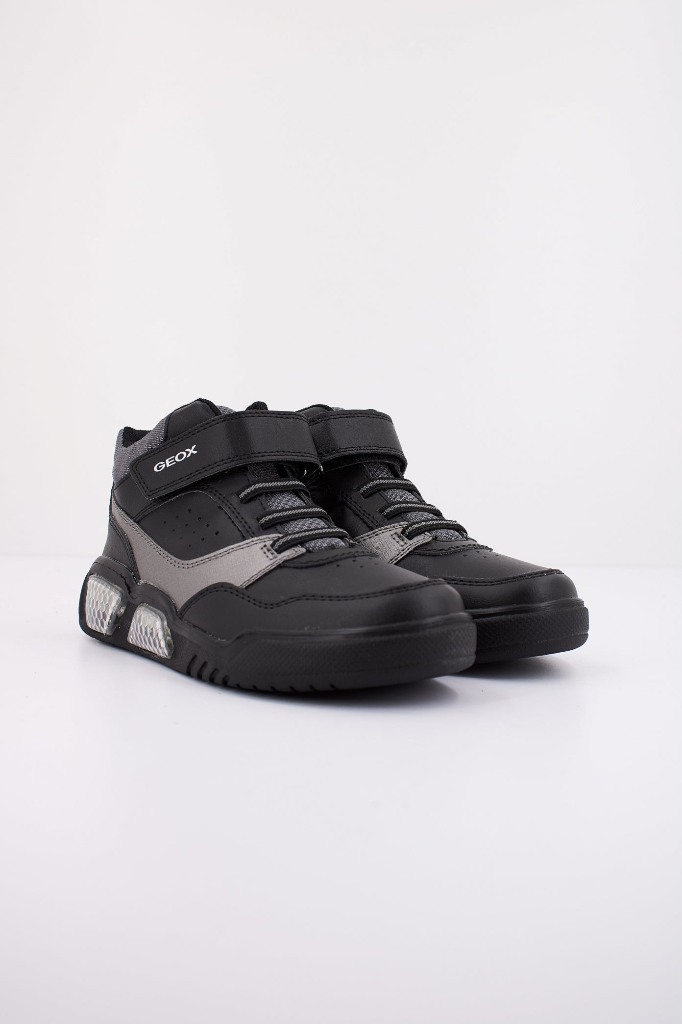 GEOX J ILLUMINUS BOY en color NEGRO  (2)