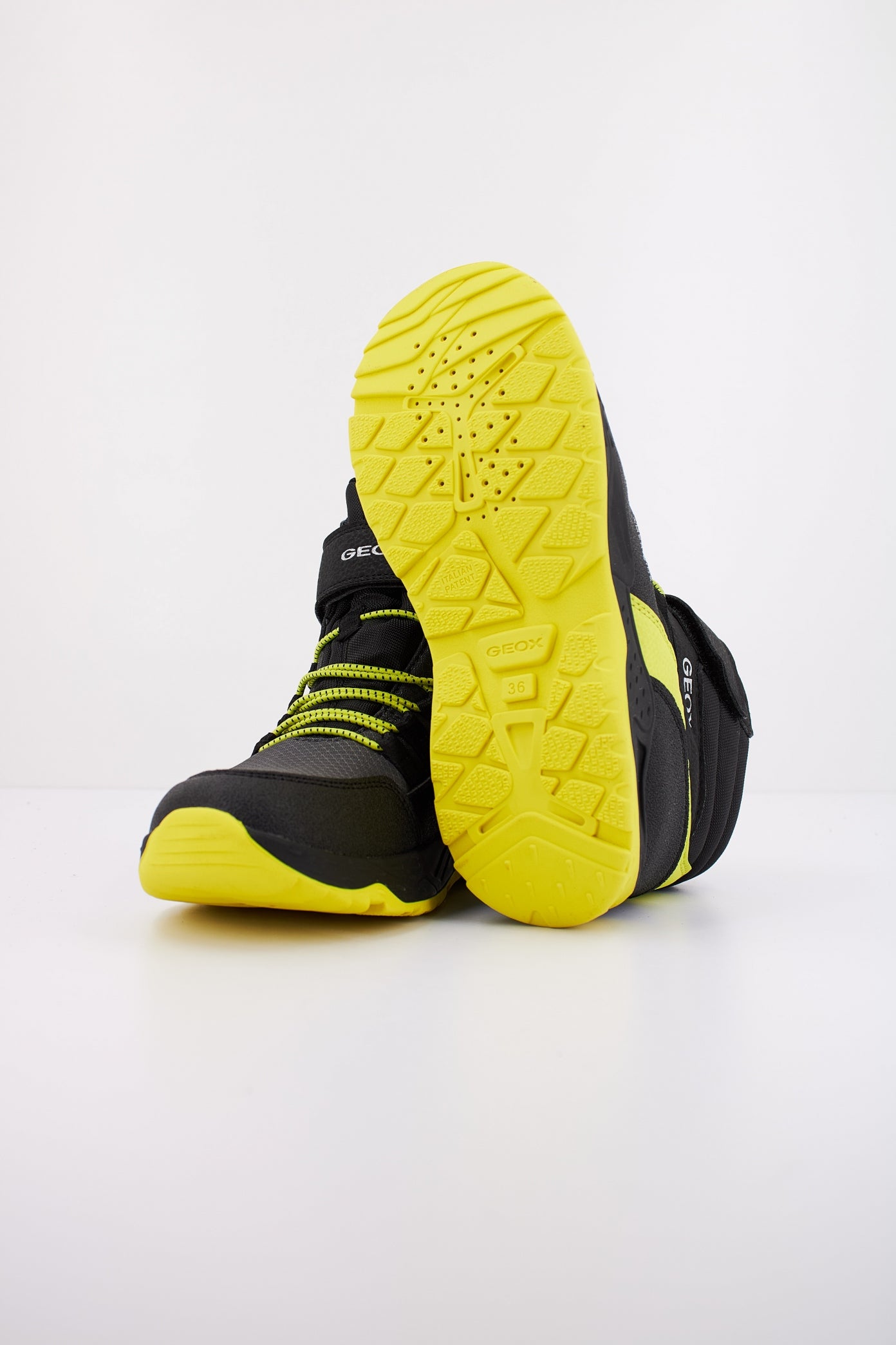 GEOX J SENTIERO BOY B ABX en color NEGRO  (5)