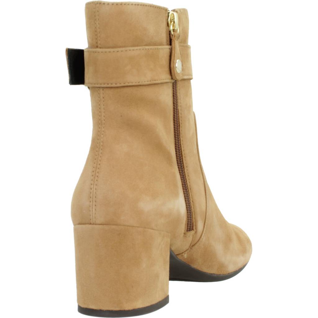GEOX D ELEANA en color MARRON CLARO  (3)
