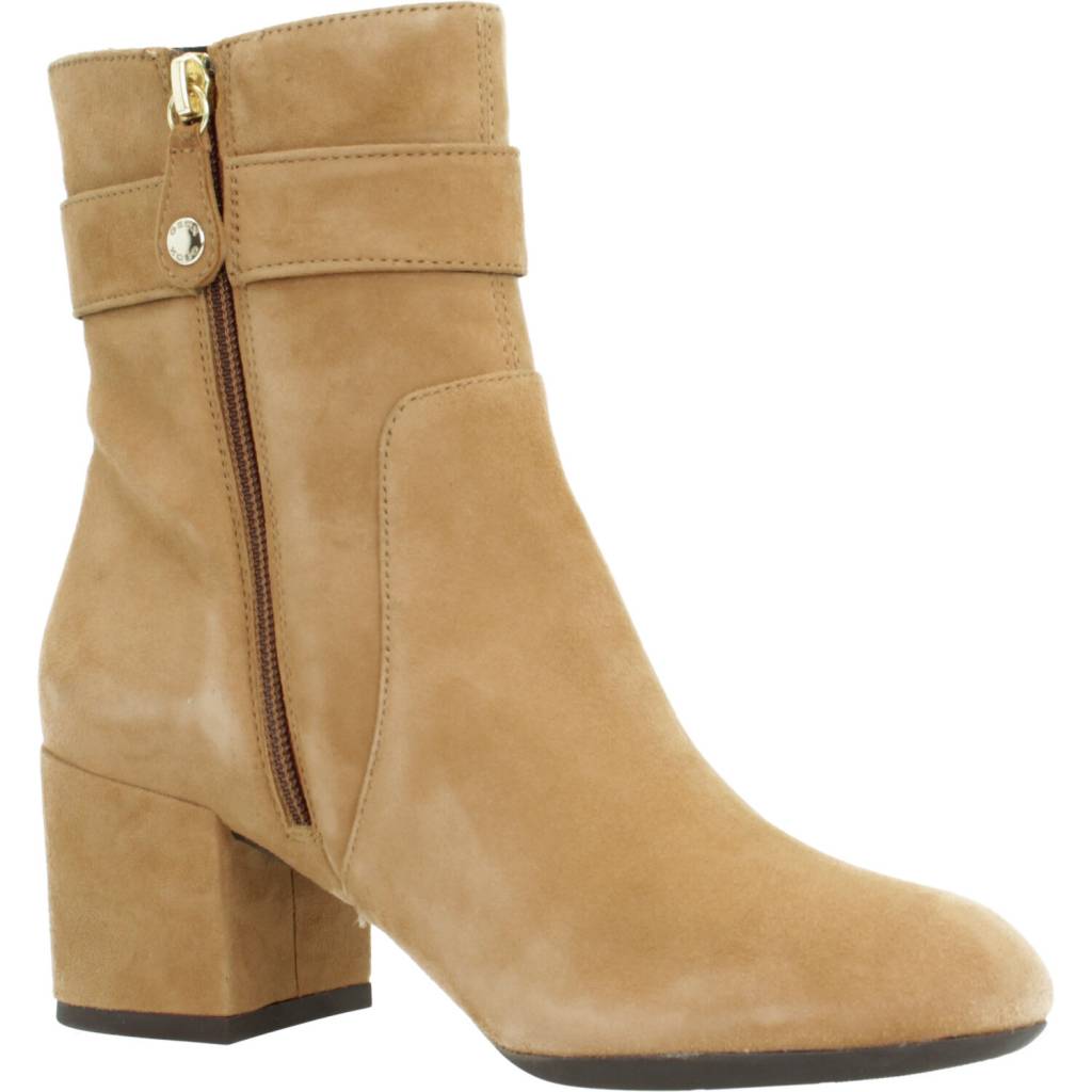 GEOX D ELEANA en color MARRON CLARO  (5)
